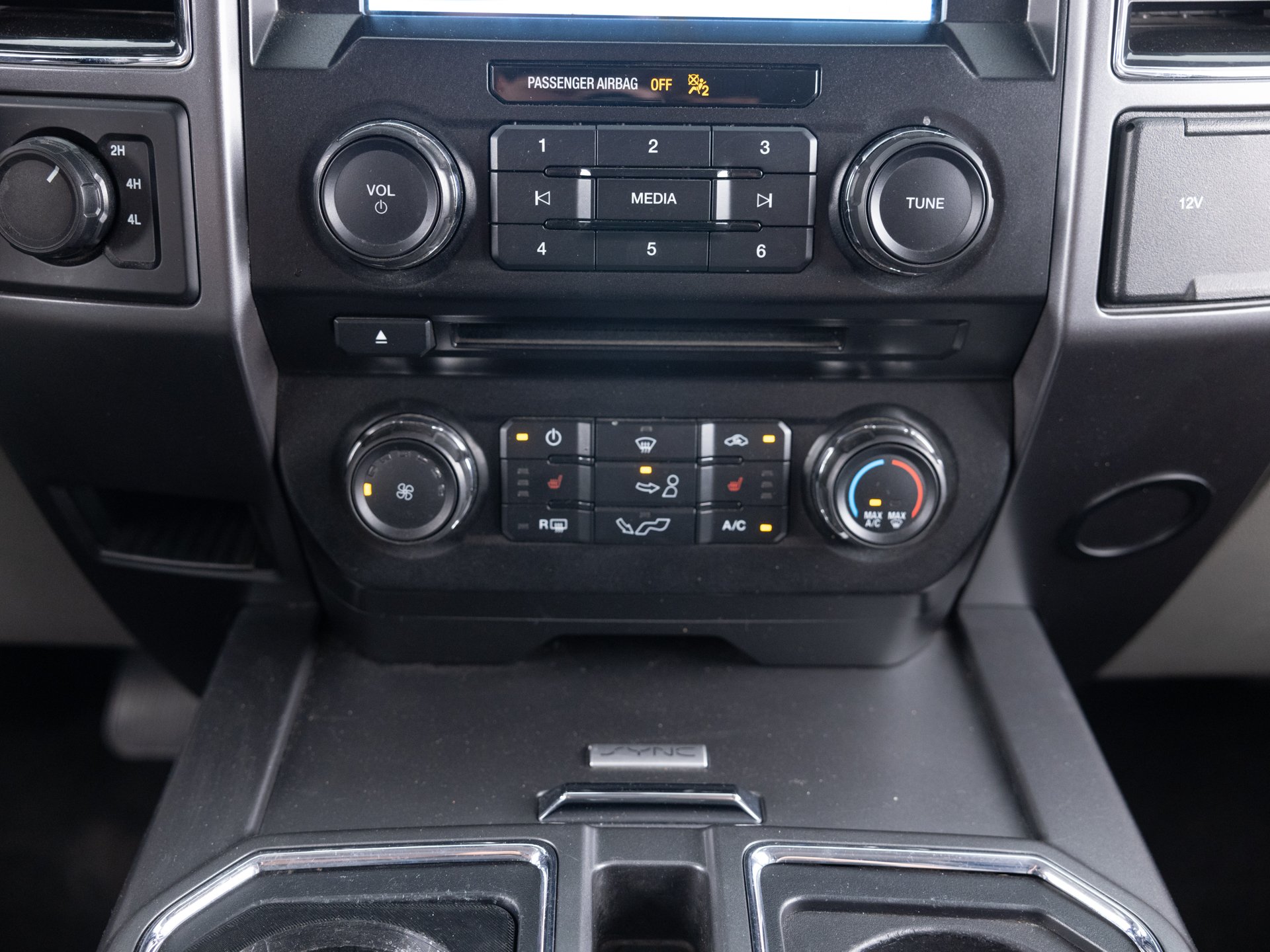blue ford f150 xlt 31