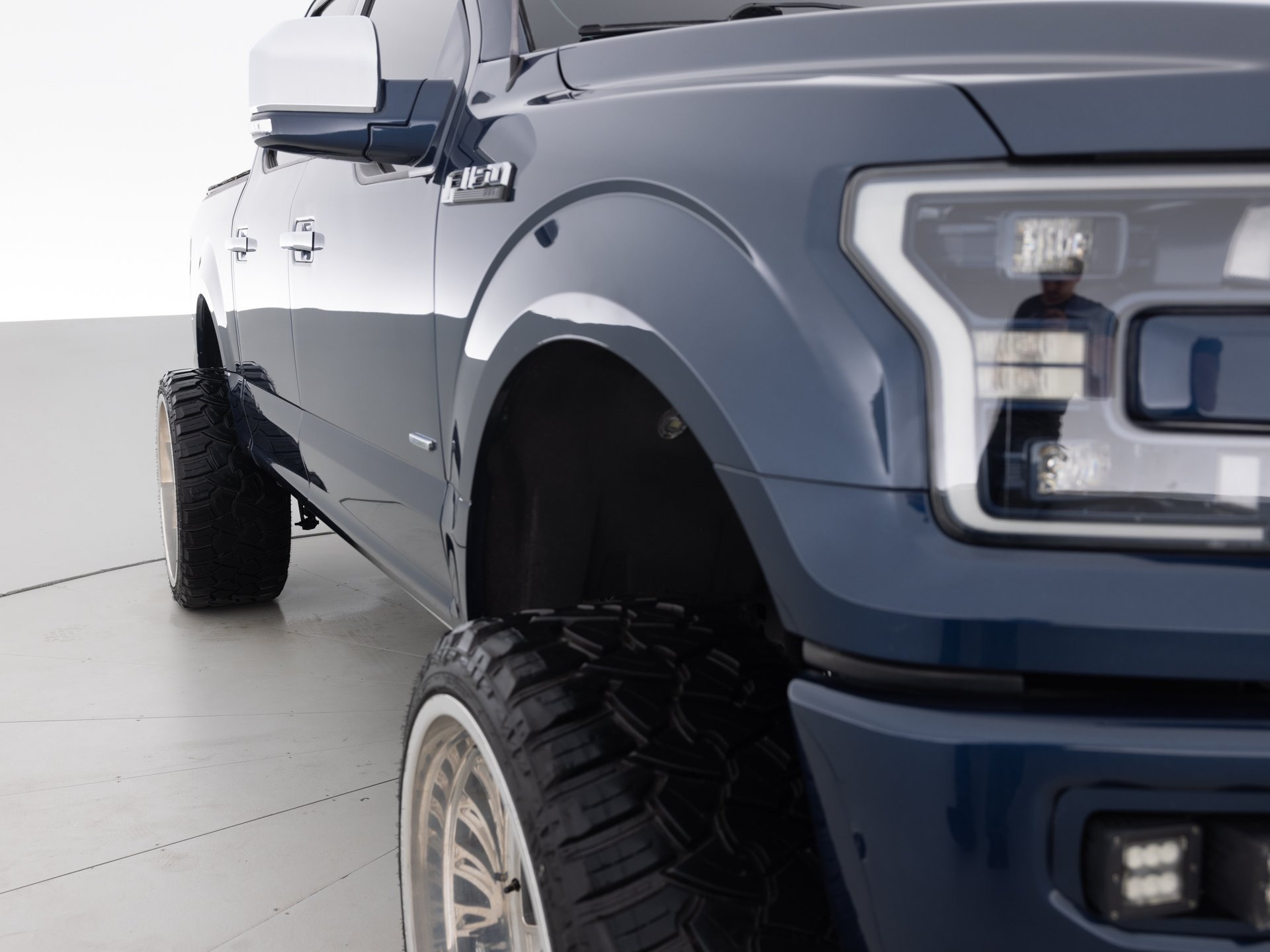 blue ford f150 xlt 4