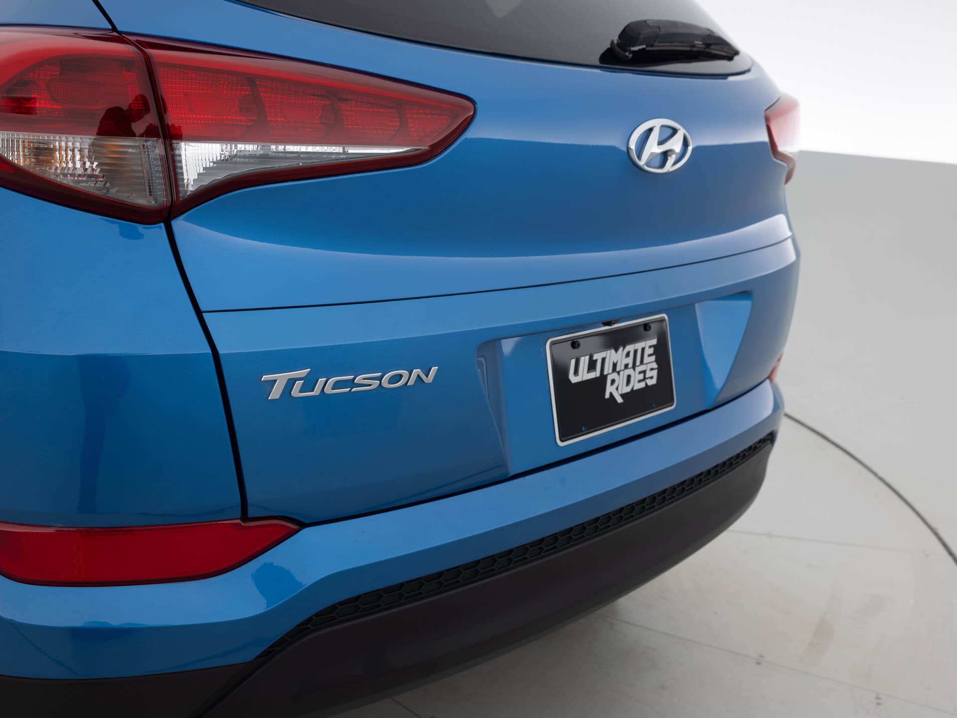 Used Blue Hyundai Tucson SE-8 for Sale