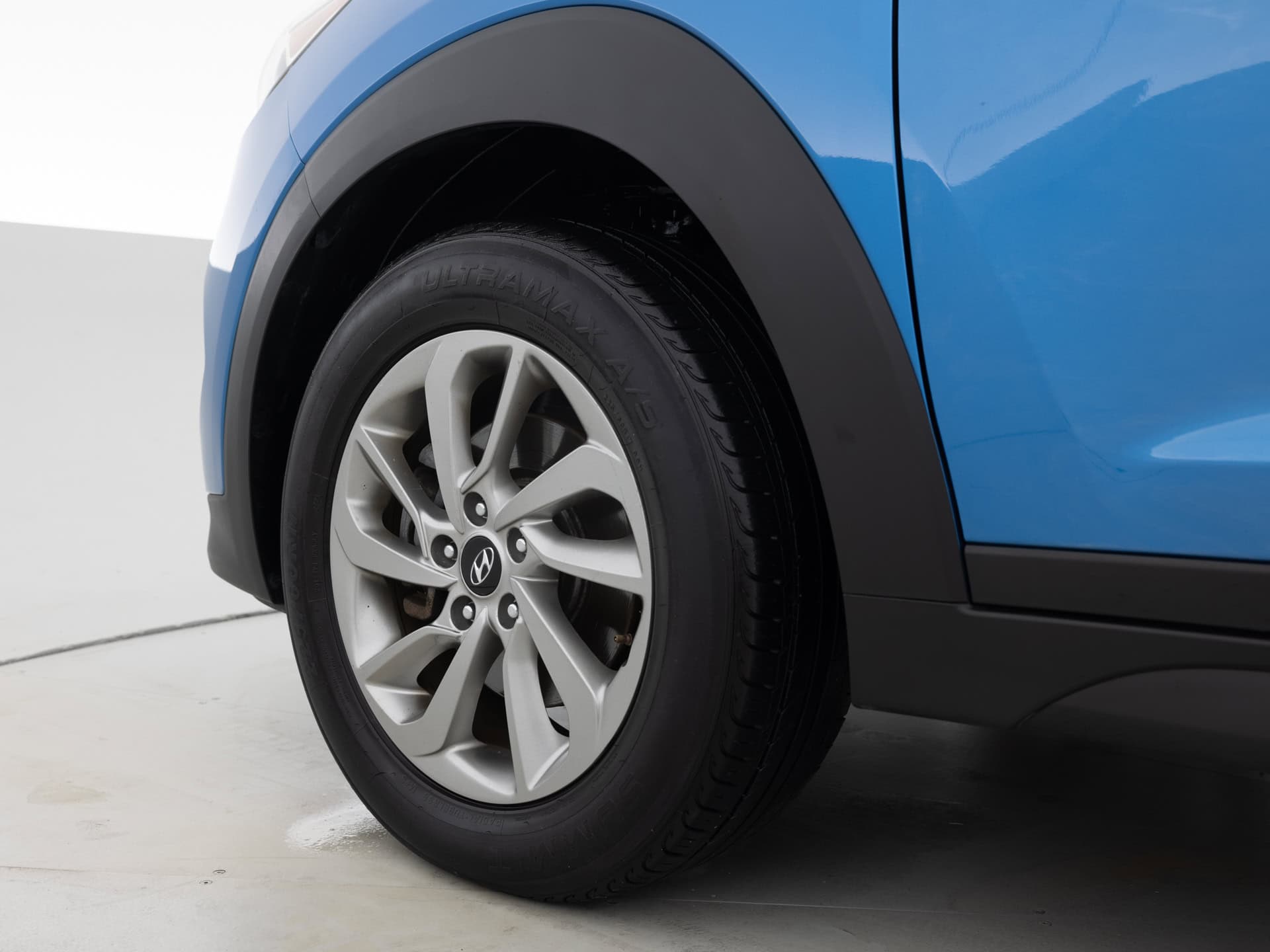 Used Blue Hyundai Tucson SE-9 for Sale