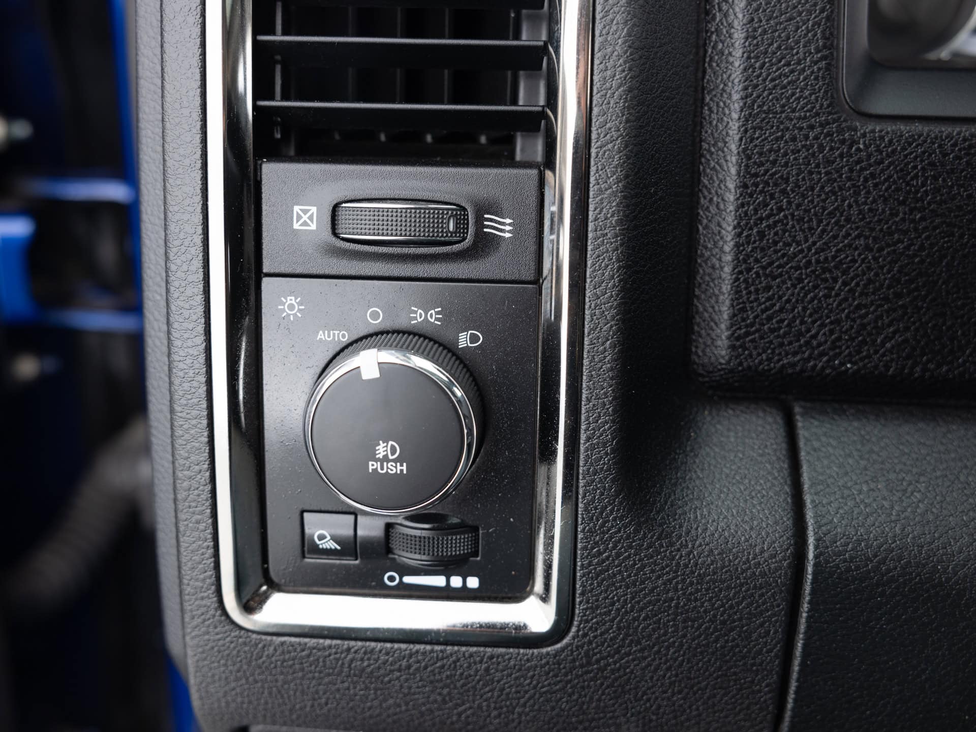 blue ram 1500 4x4 32