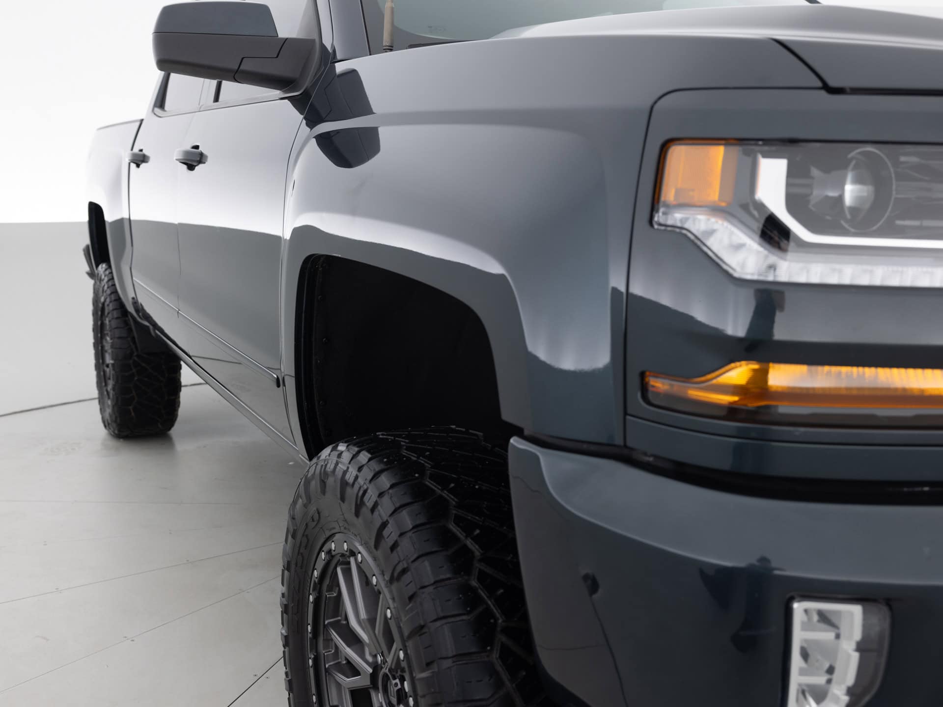 gray chevrolet silverado z71 4