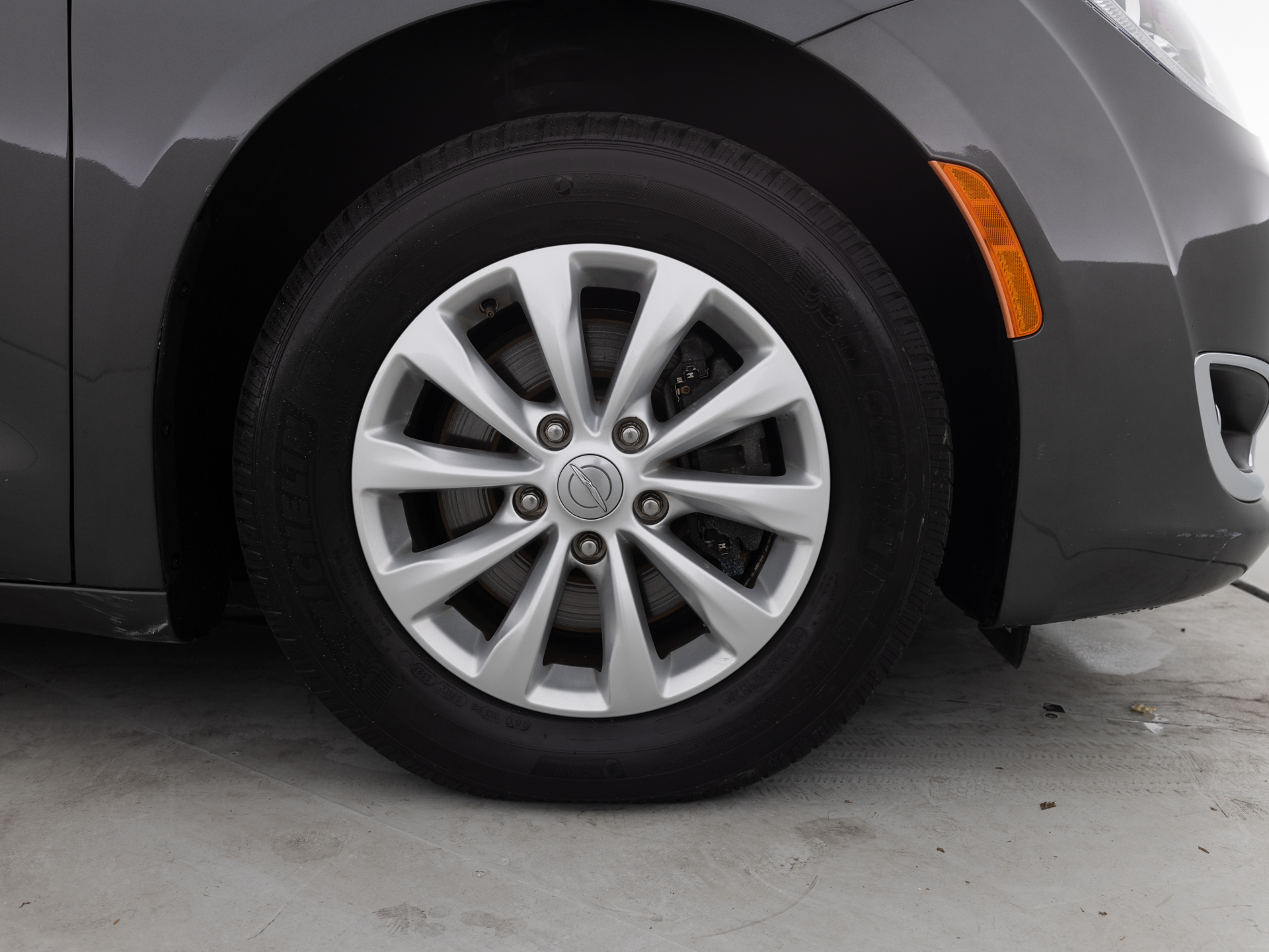 Used Gray Chysler Pacifica-11 for Sale