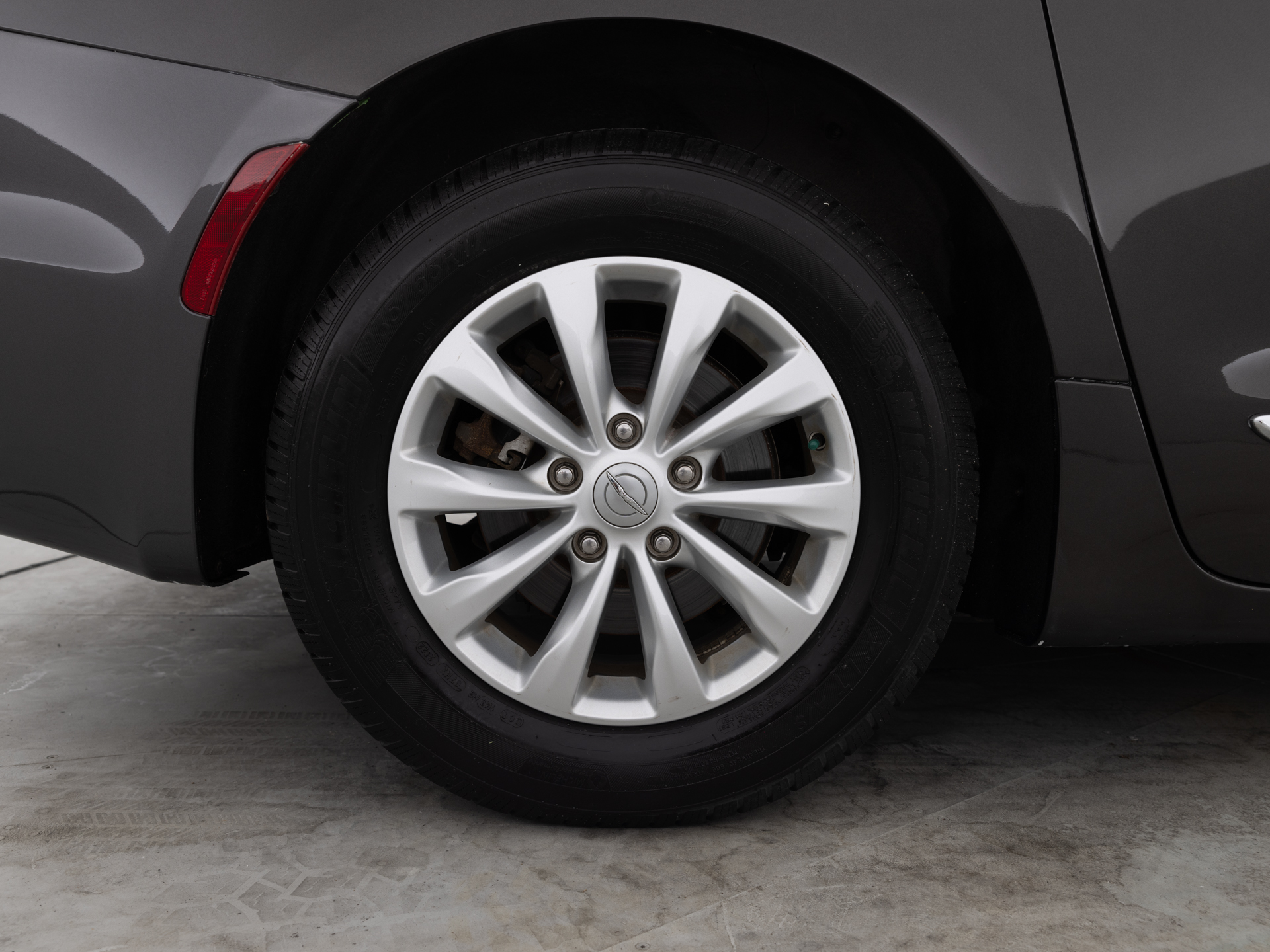 Used Gray Chysler Pacifica-12 for Sale