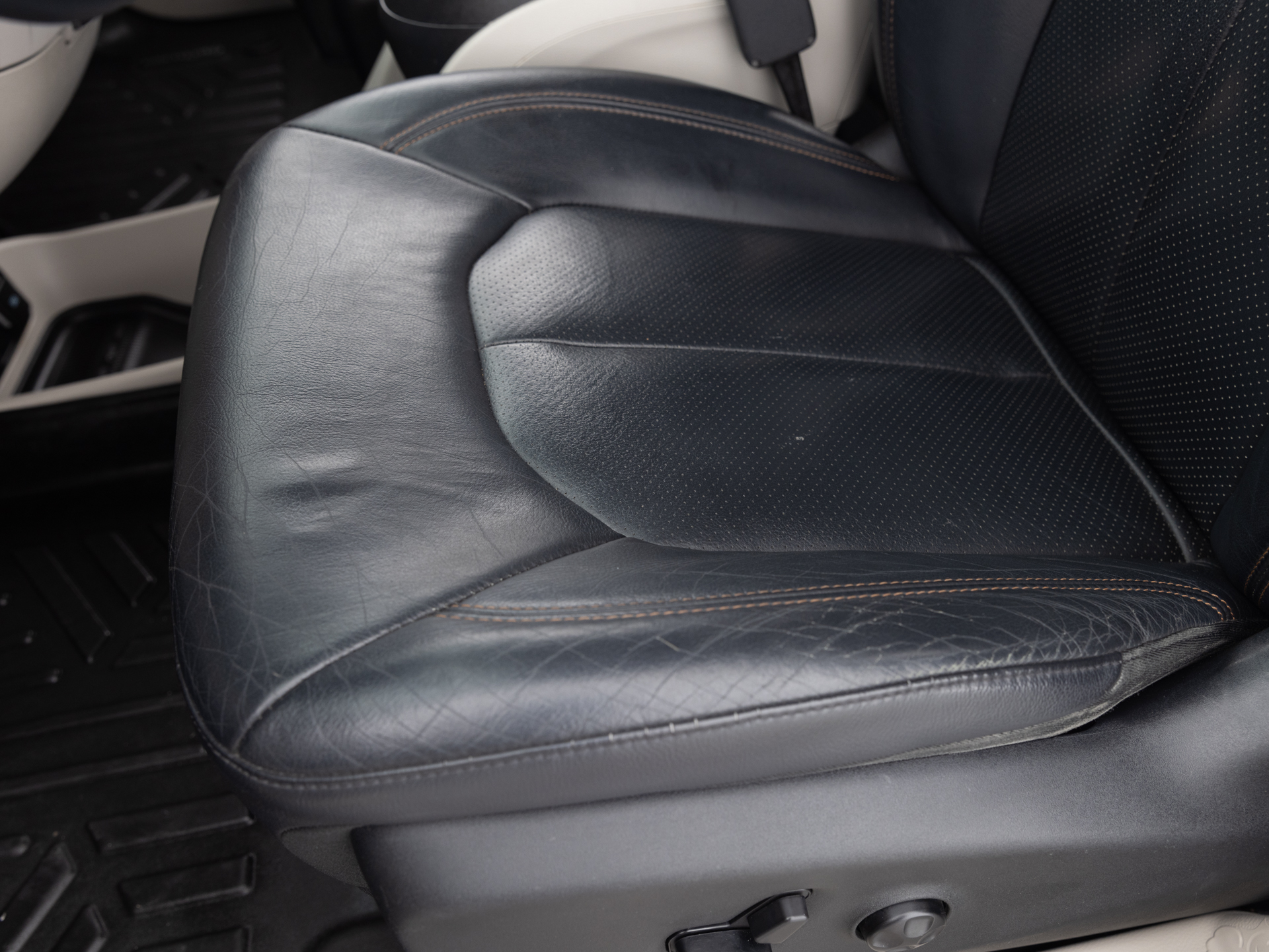 Used Gray Chysler Pacifica-13 for Sale
