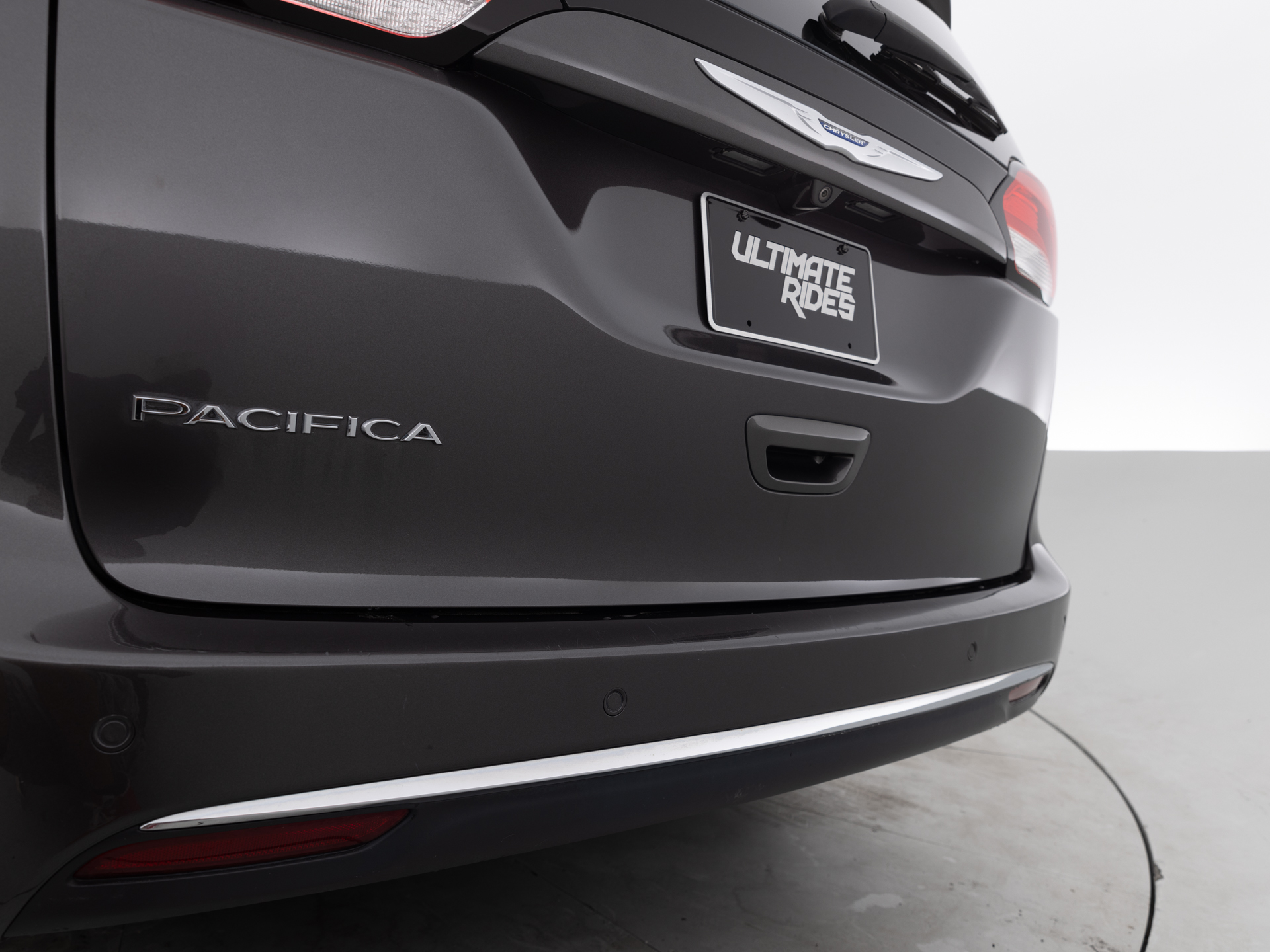 Used Gray Chysler Pacifica-7 for Sale