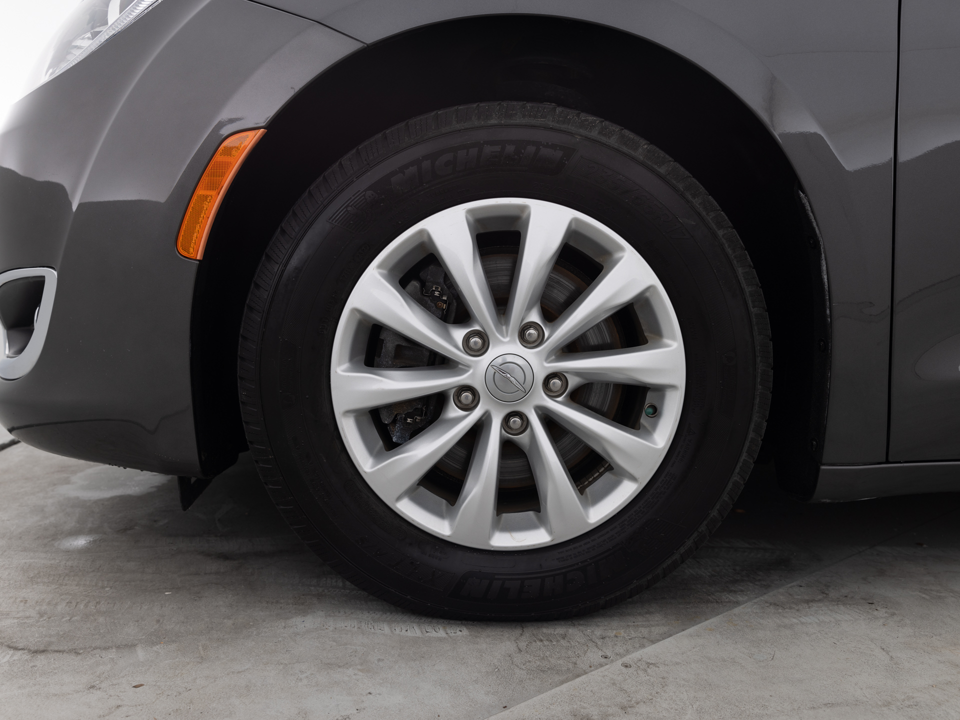 Used Gray Chysler Pacifica-9 for Sale