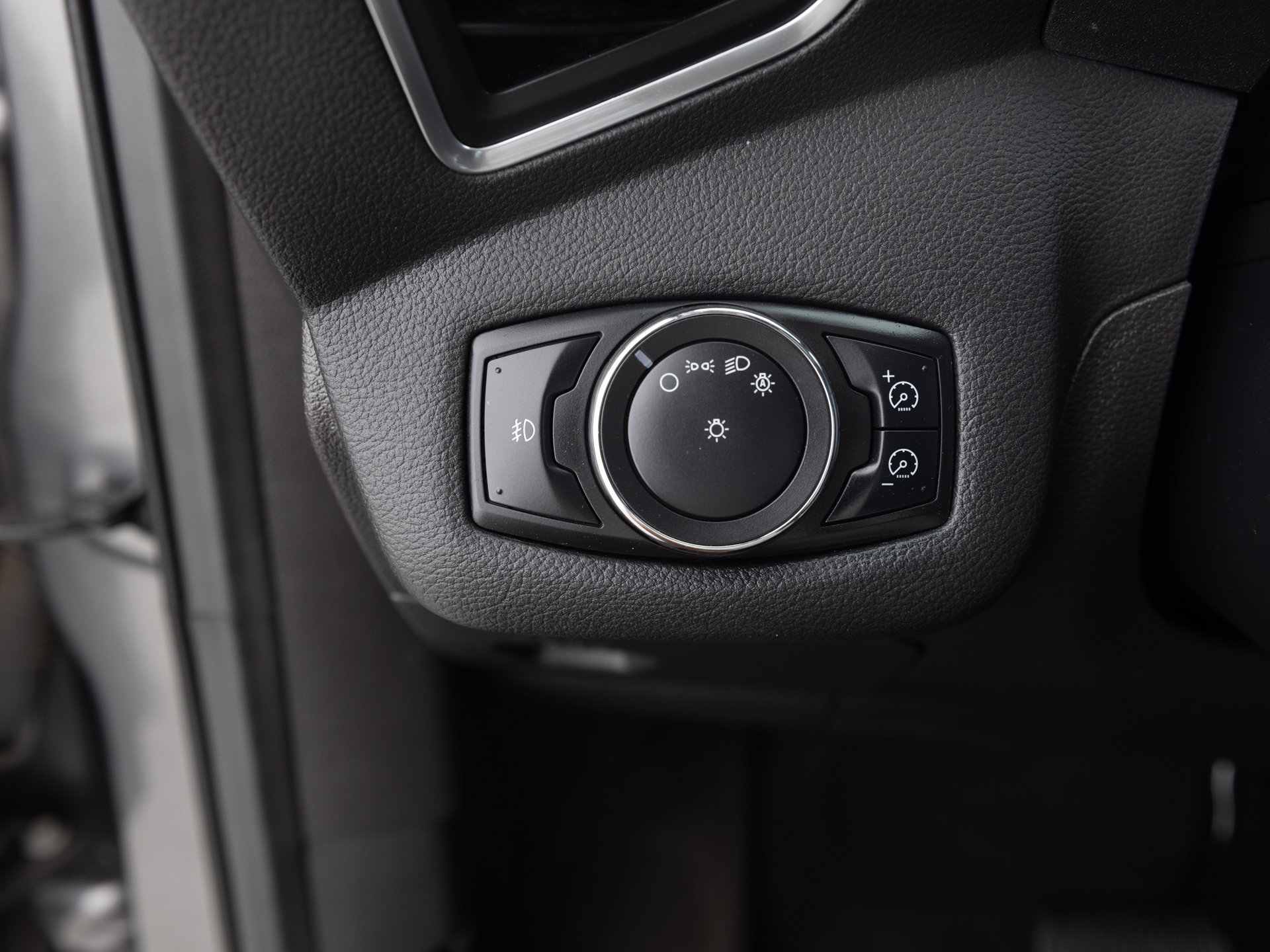 Used Gray Ford Escape SEL-27 for Sale