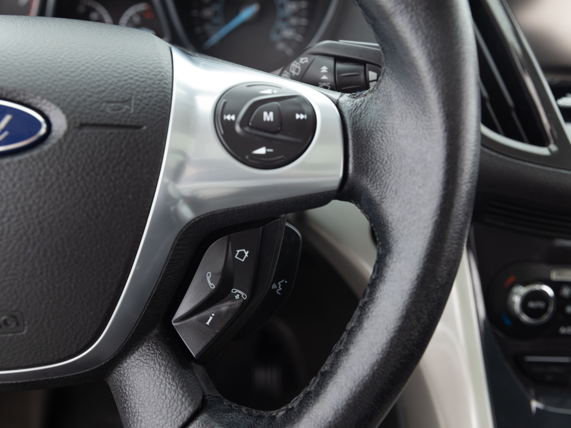 Used Gray Ford Escape SEL-29 for Sale