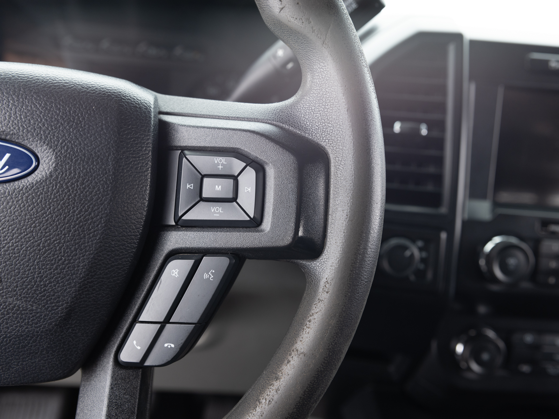 Used Gray Ford F-150 Supercrew XL-32 for Sale