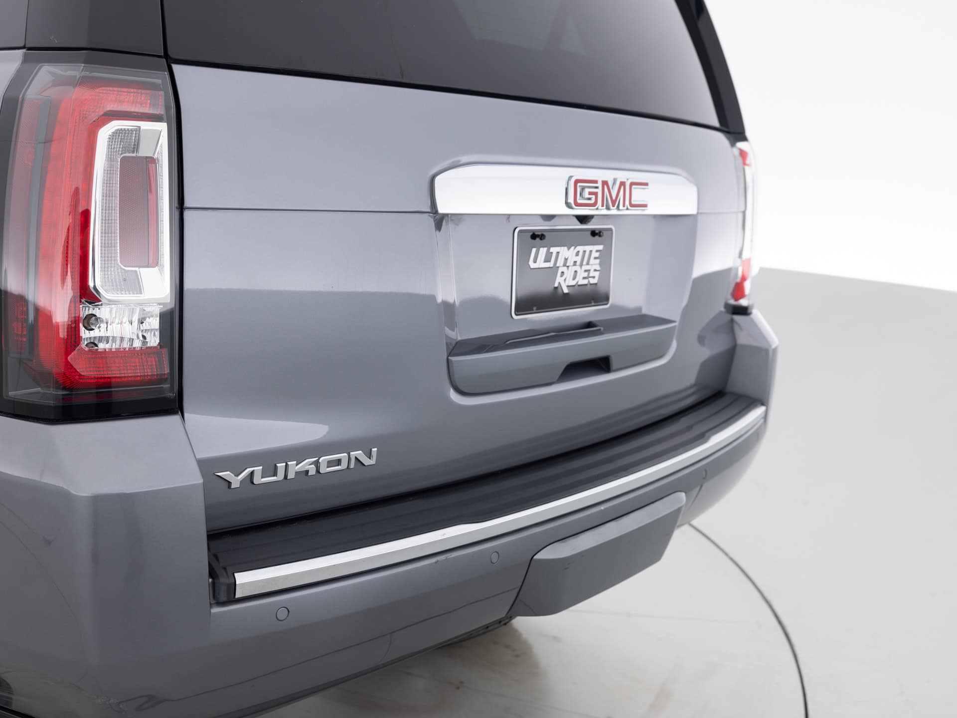 Used Gray GMC Yukon Denali-8 for Sale