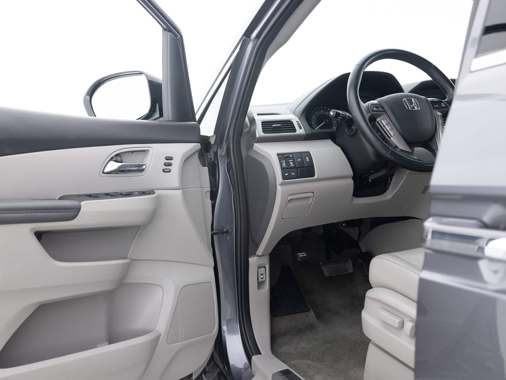 Used Gray Honda Odyssey Town & Country-16 for Sale