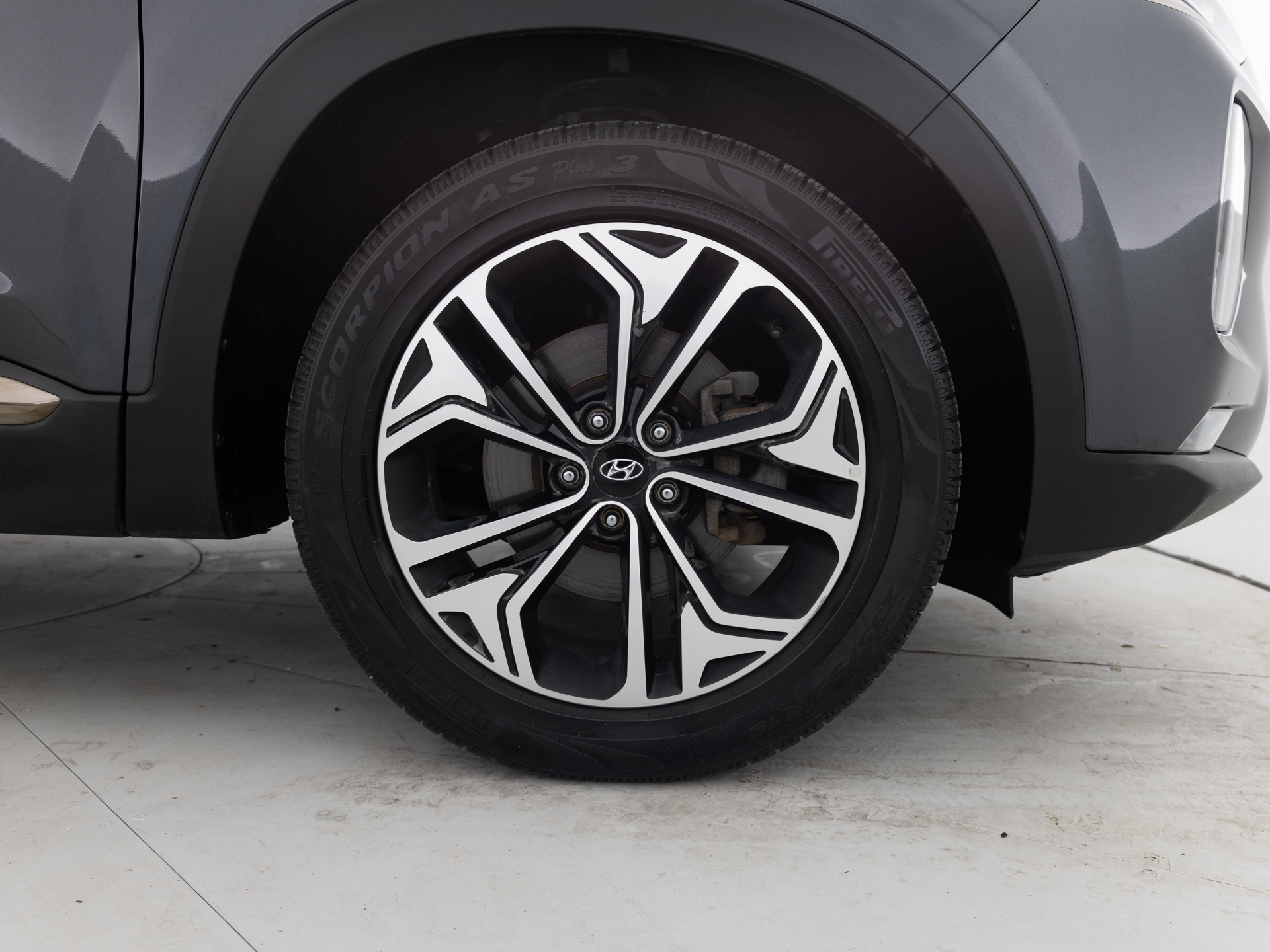 Used Gray Hyundai Santa Fe-11 for Sale
