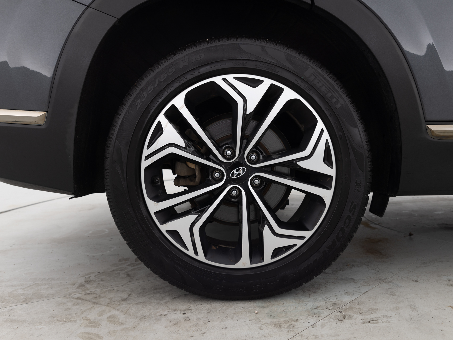 Used Gray Hyundai Santa Fe-12 for Sale