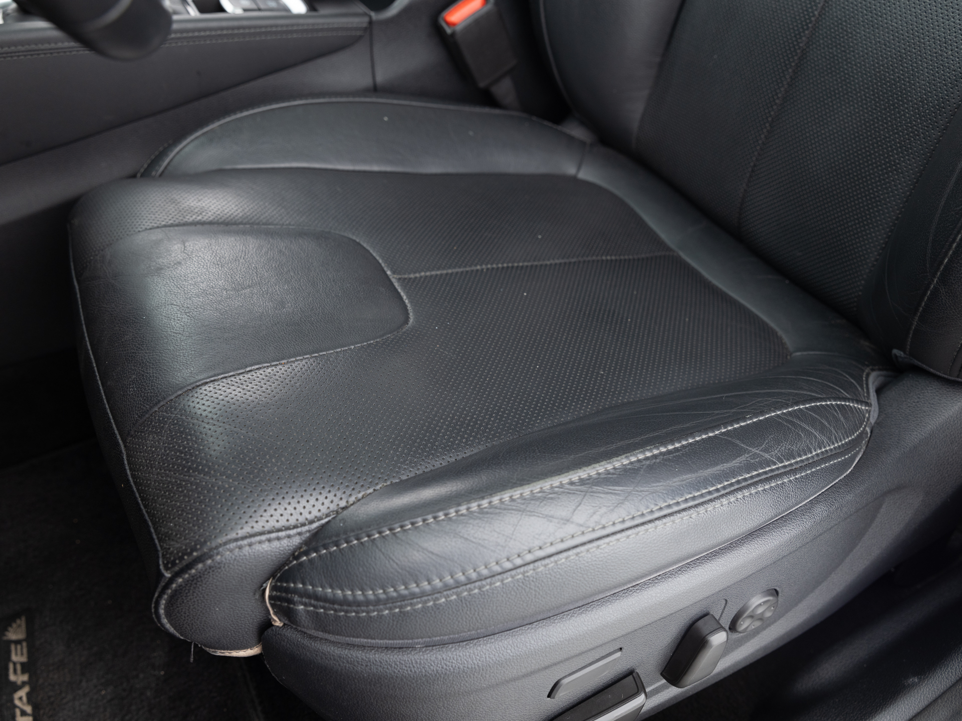 Used Gray Hyundai Santa Fe-13 for Sale