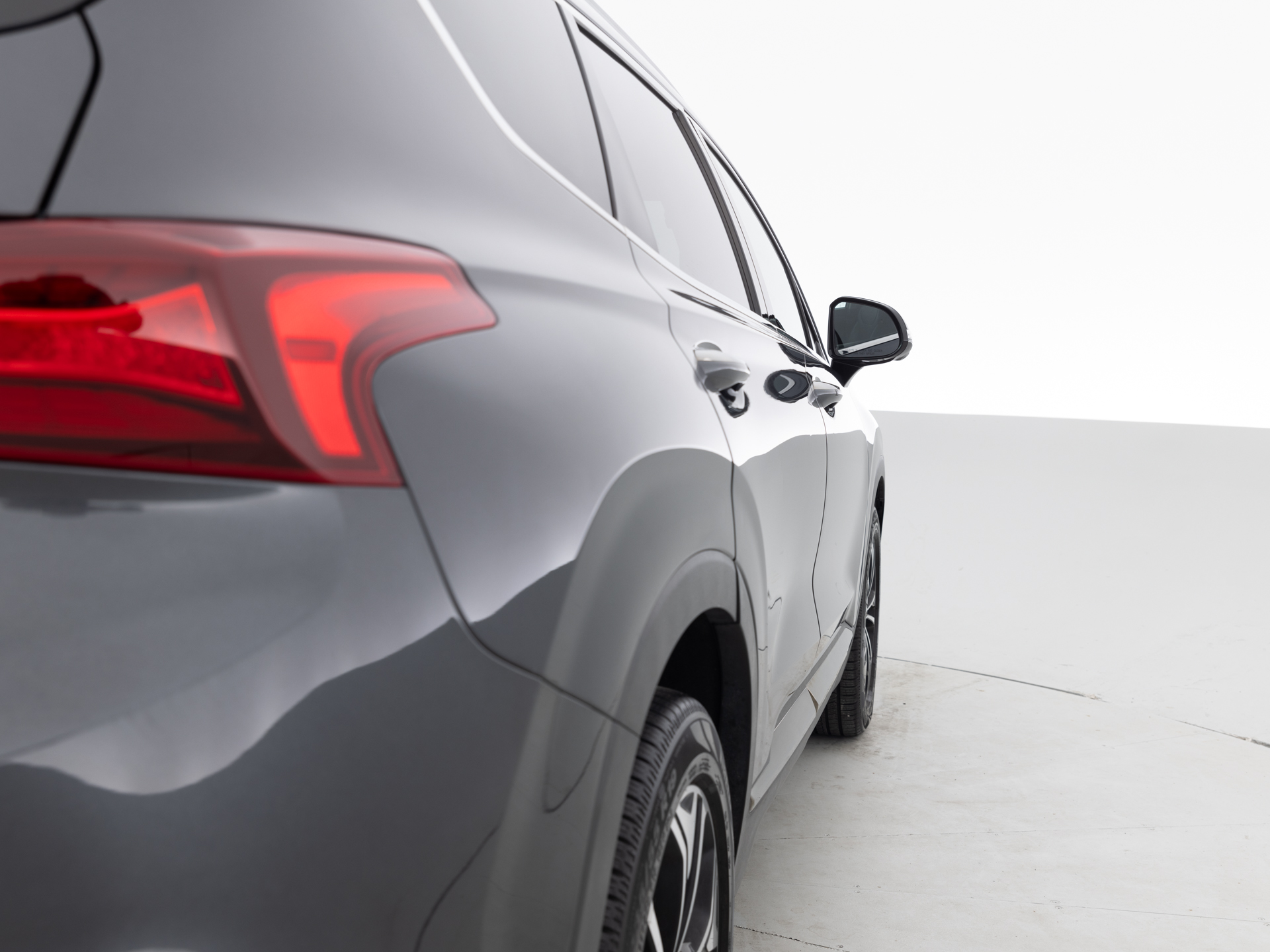 Used Gray Hyundai Santa Fe-5 for Sale