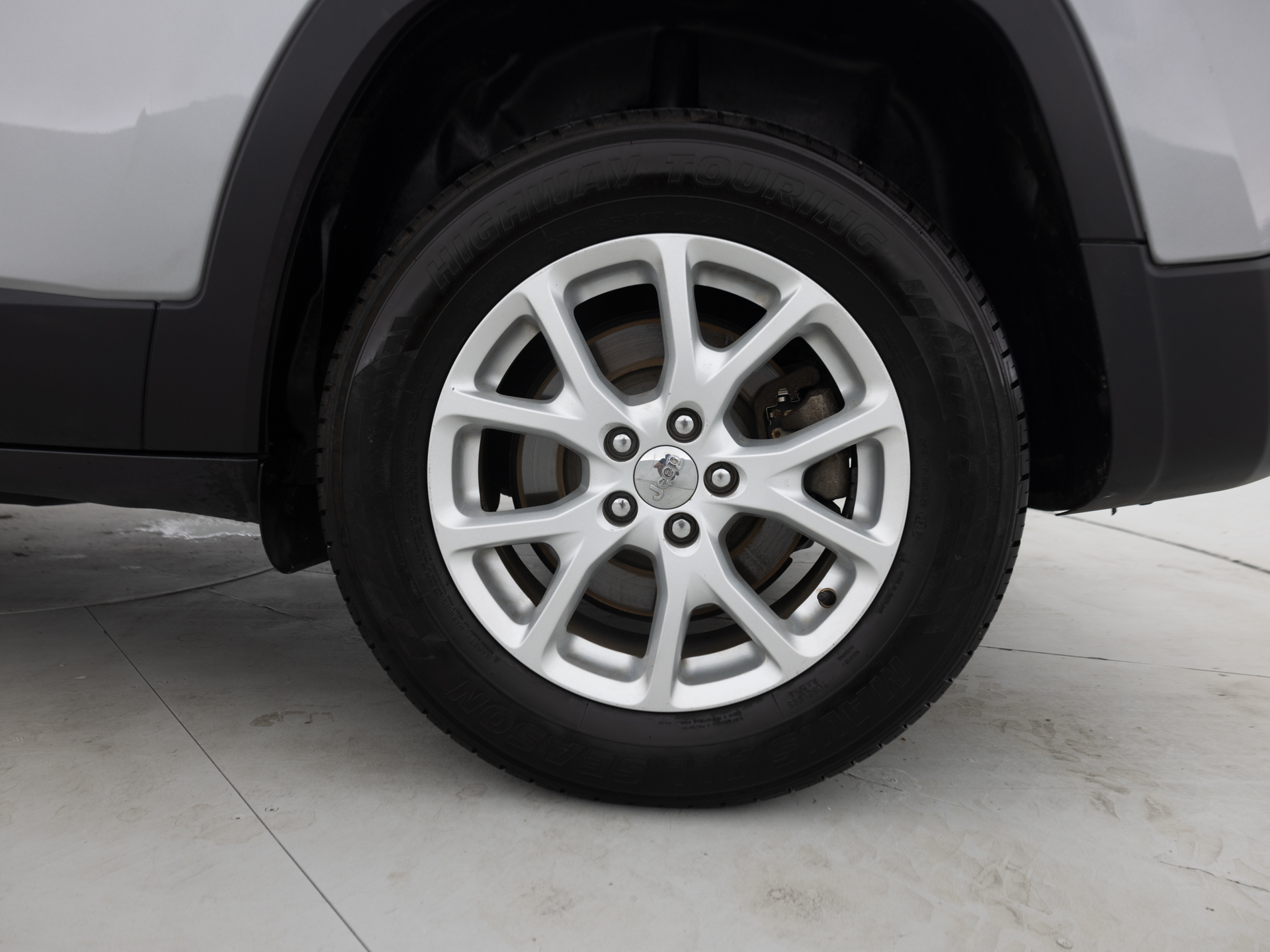 Used Gray Jeep Cherokee Latitude-10 for Sale