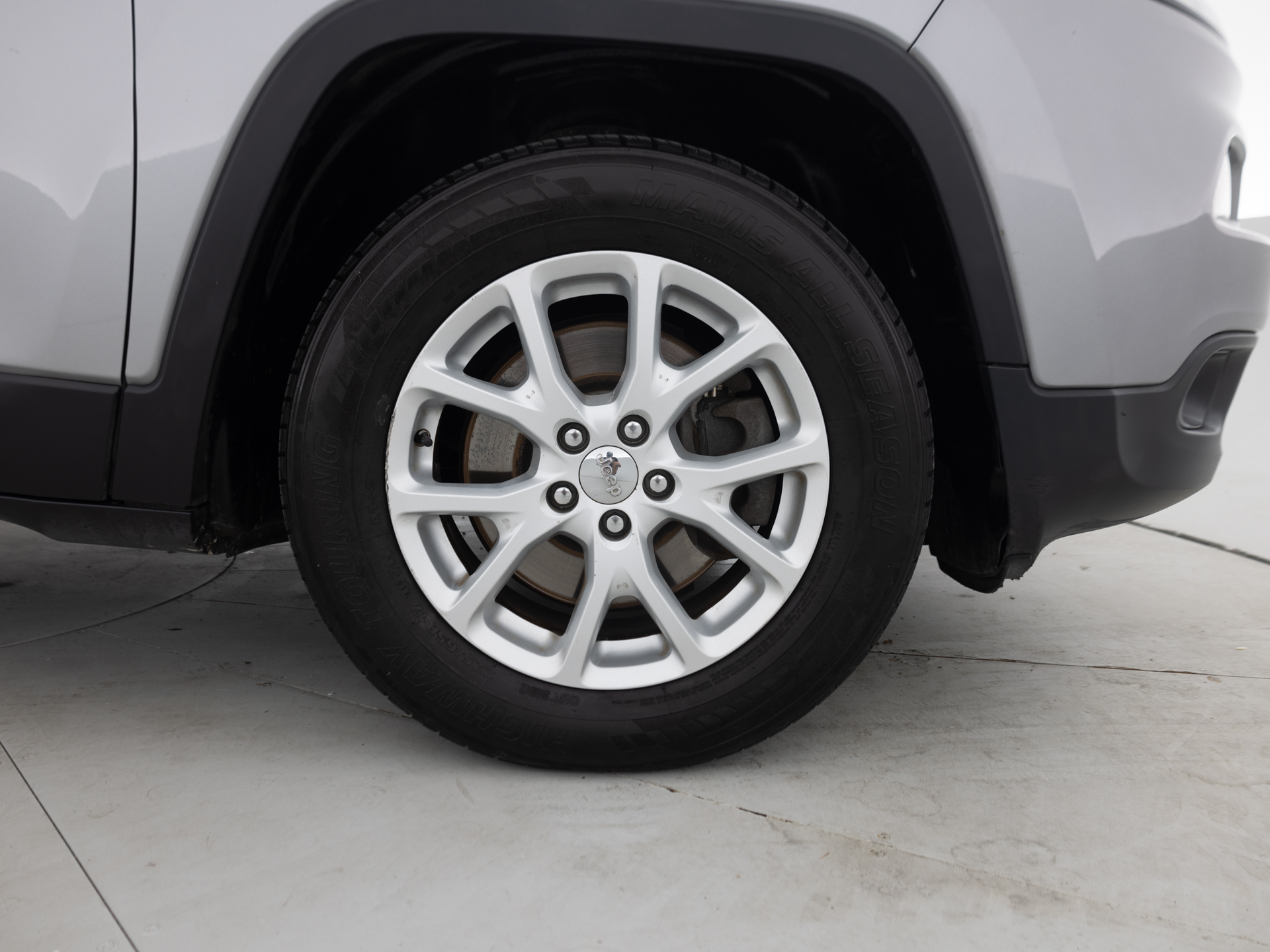 Used Gray Jeep Cherokee Latitude-11 for Sale
