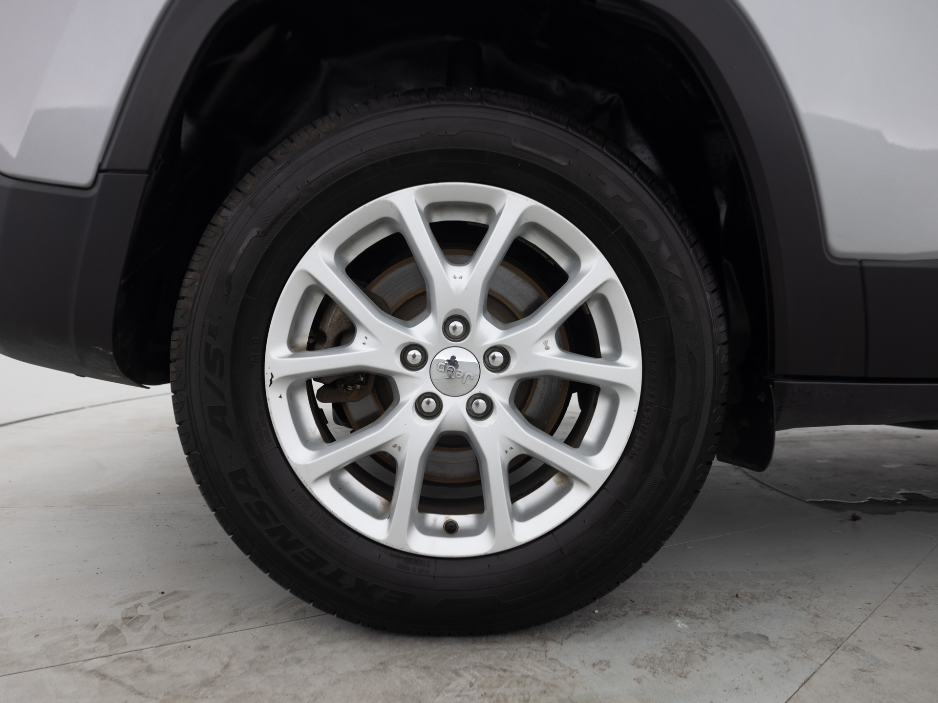 Used Gray Jeep Cherokee Latitude-12 for Sale