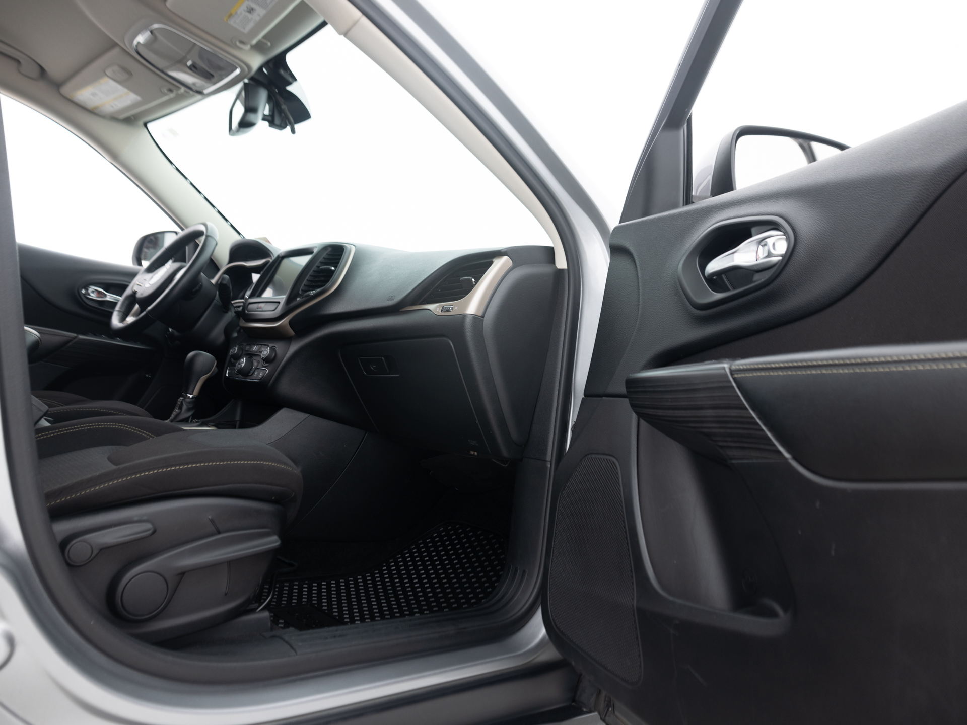 Used Gray Jeep Cherokee Latitude-20 for Sale