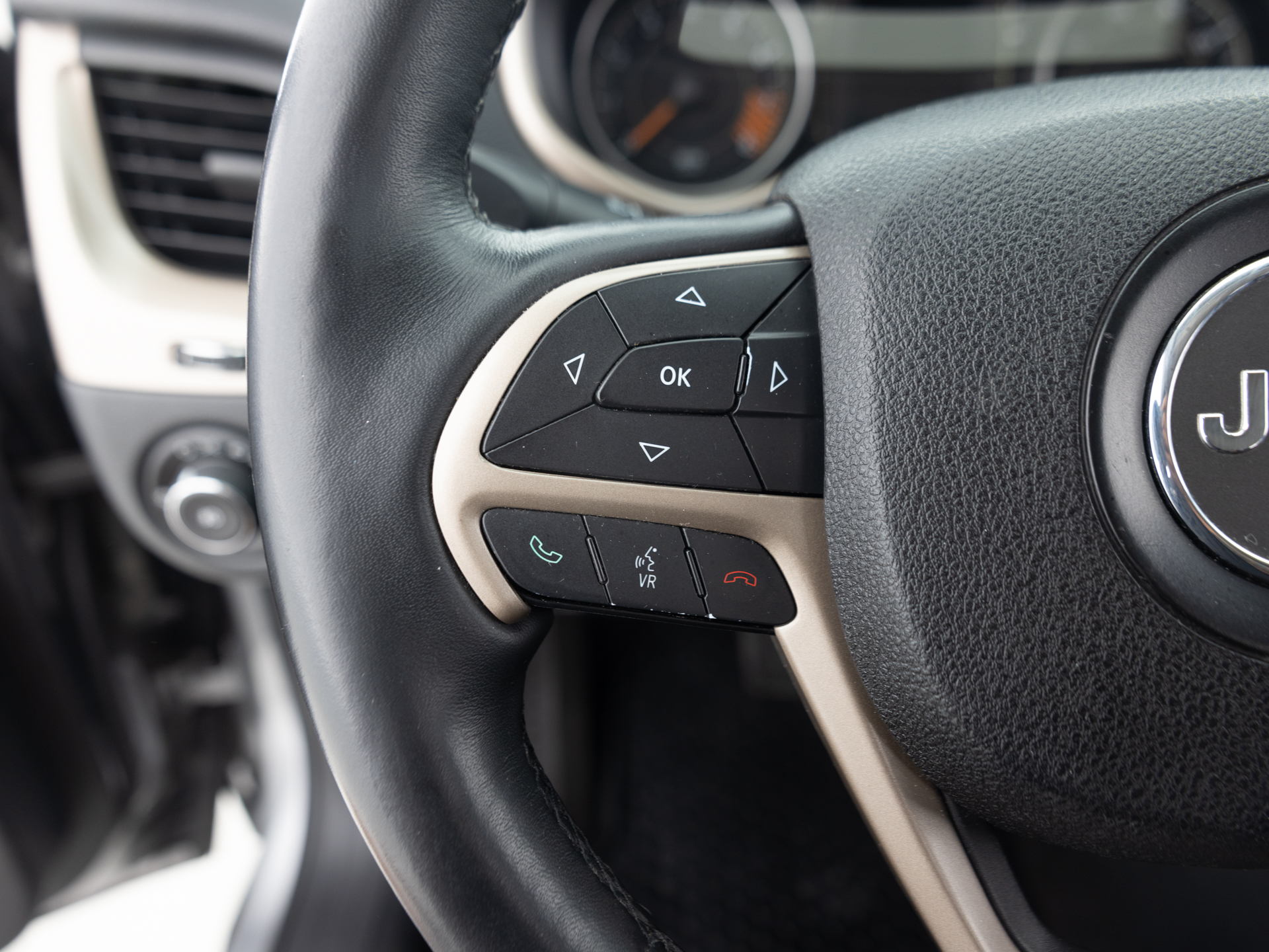 Used Gray Jeep Cherokee Latitude-27 for Sale
