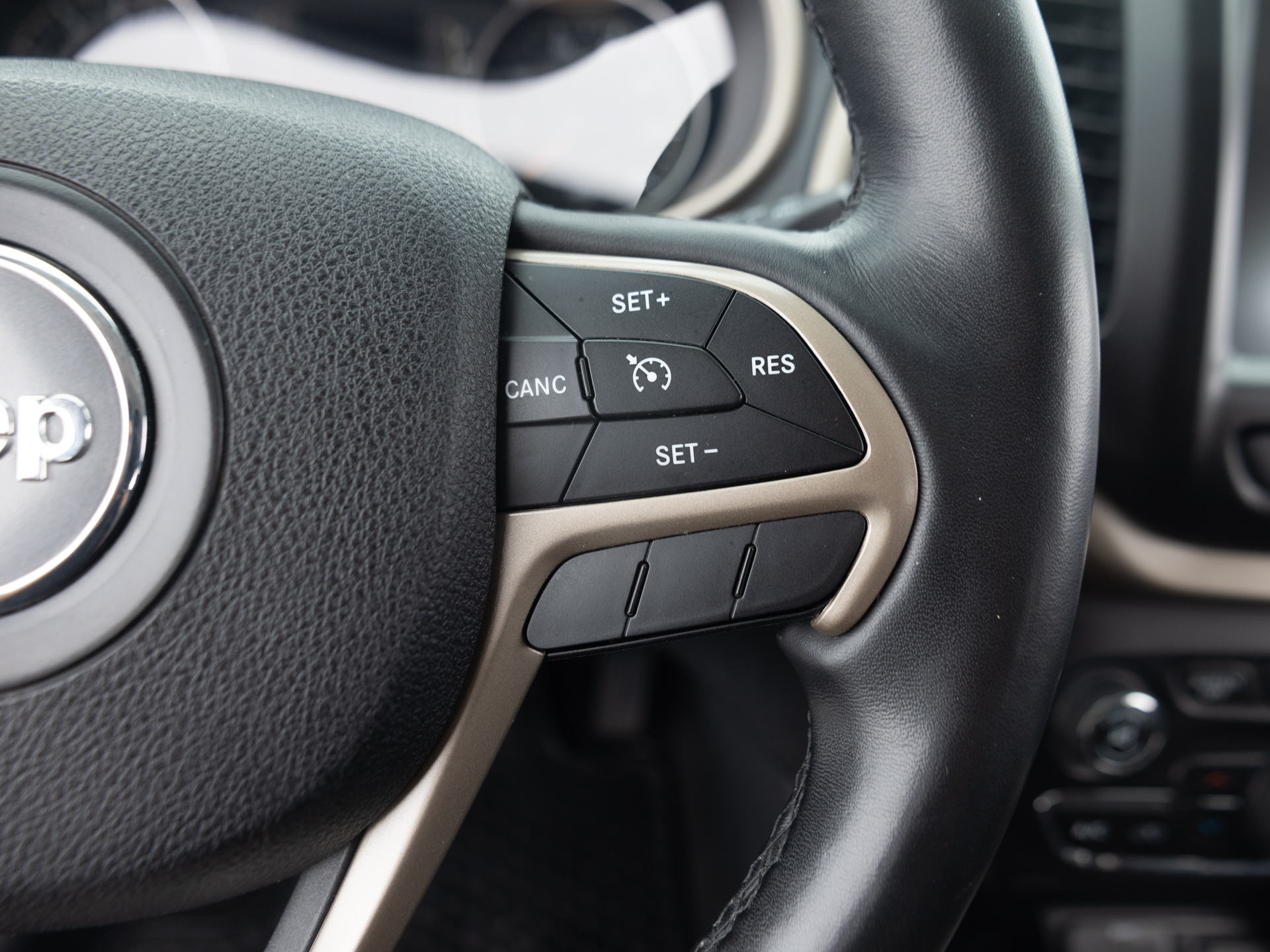 Used Gray Jeep Cherokee Latitude-28 for Sale