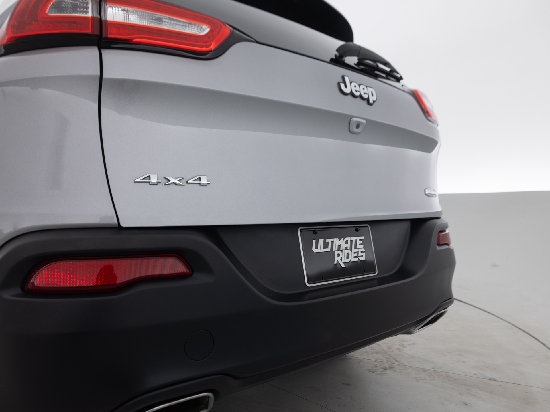 Used Gray Jeep Cherokee Latitude-7 for Sale