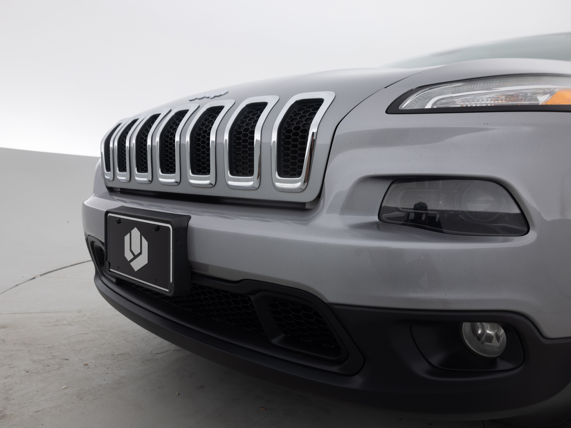 Used Gray Jeep Cherokee Latitude-8 for Sale