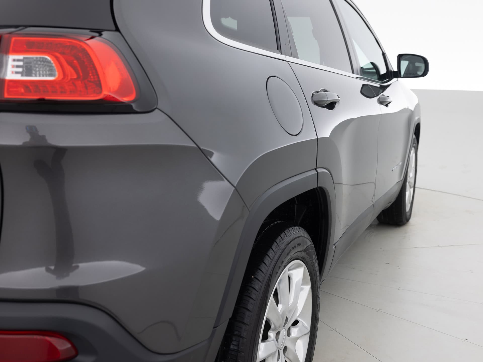 Used Gray Jeep Cherokee Limited-5 for Sale