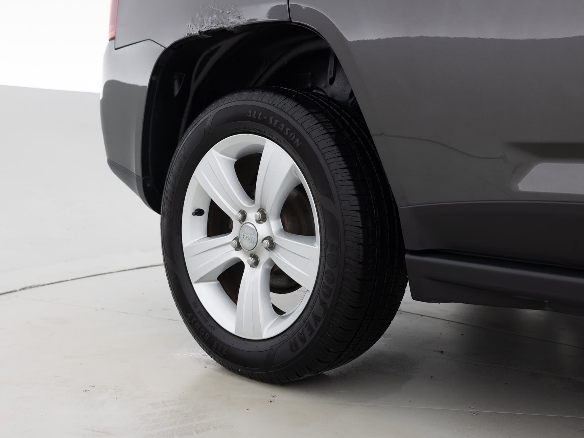 Used Gray Jeep Compass-11 for Sale