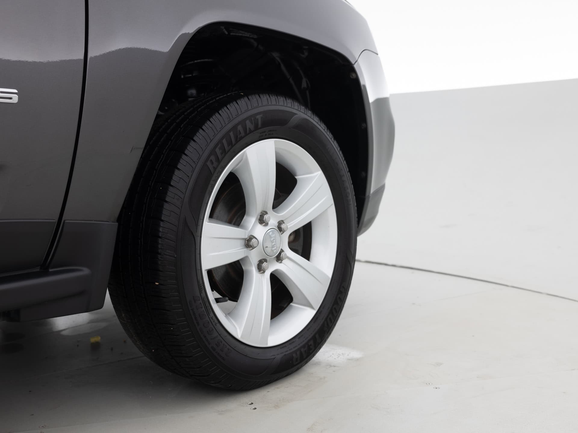 Used Gray Jeep Compass-12 for Sale