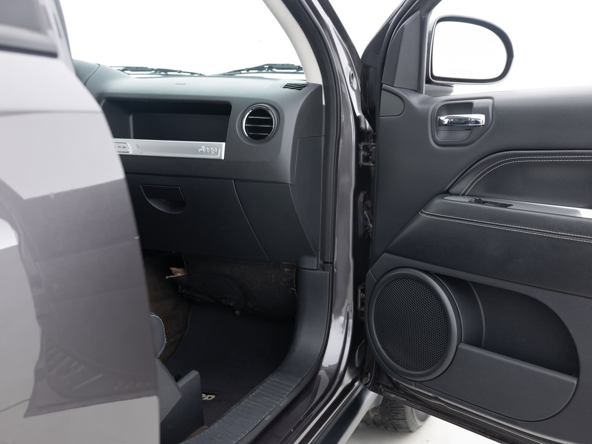 Used Gray Jeep Compass-20 for Sale