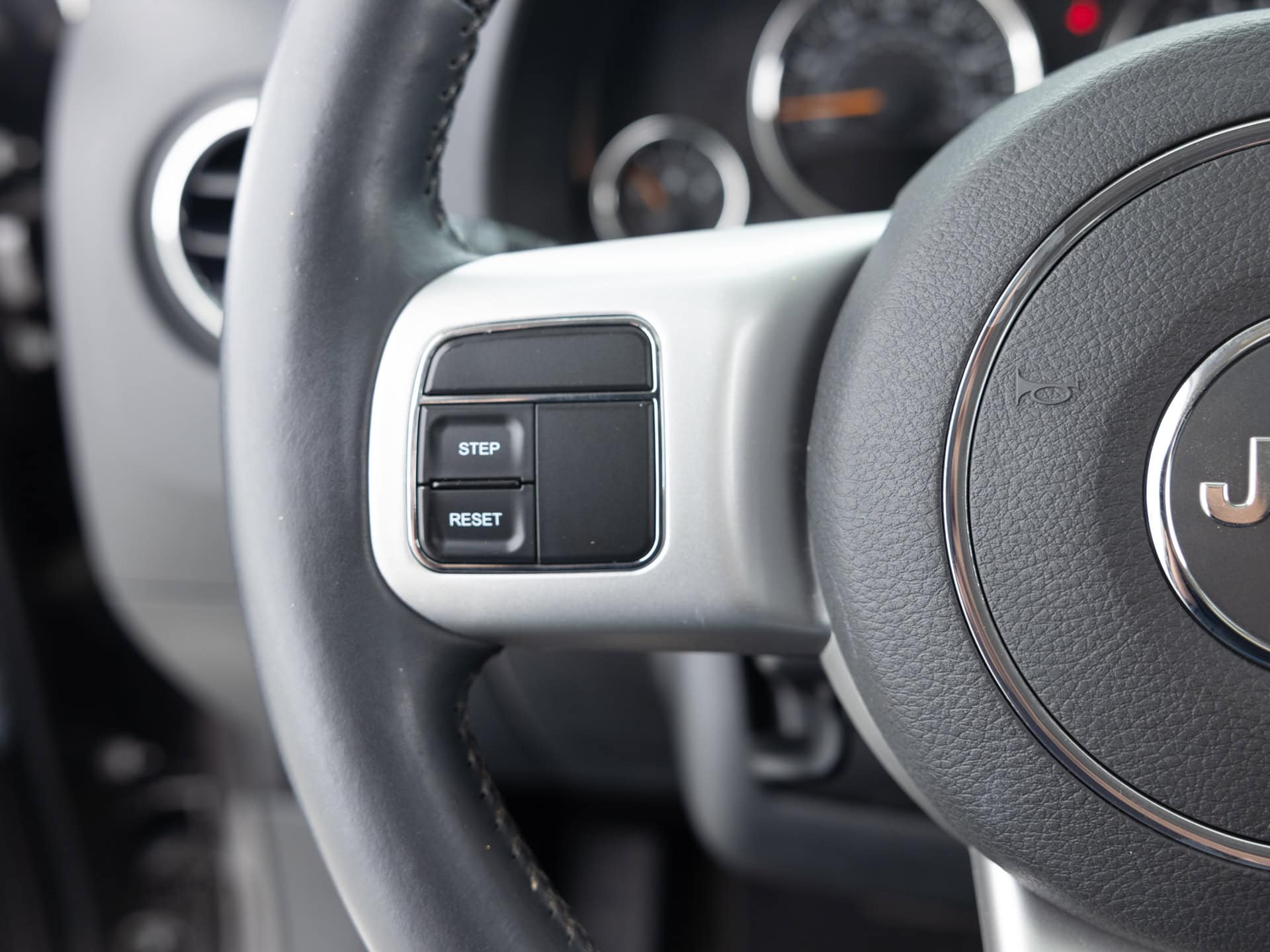 Used Gray Jeep Compass-27 for Sale