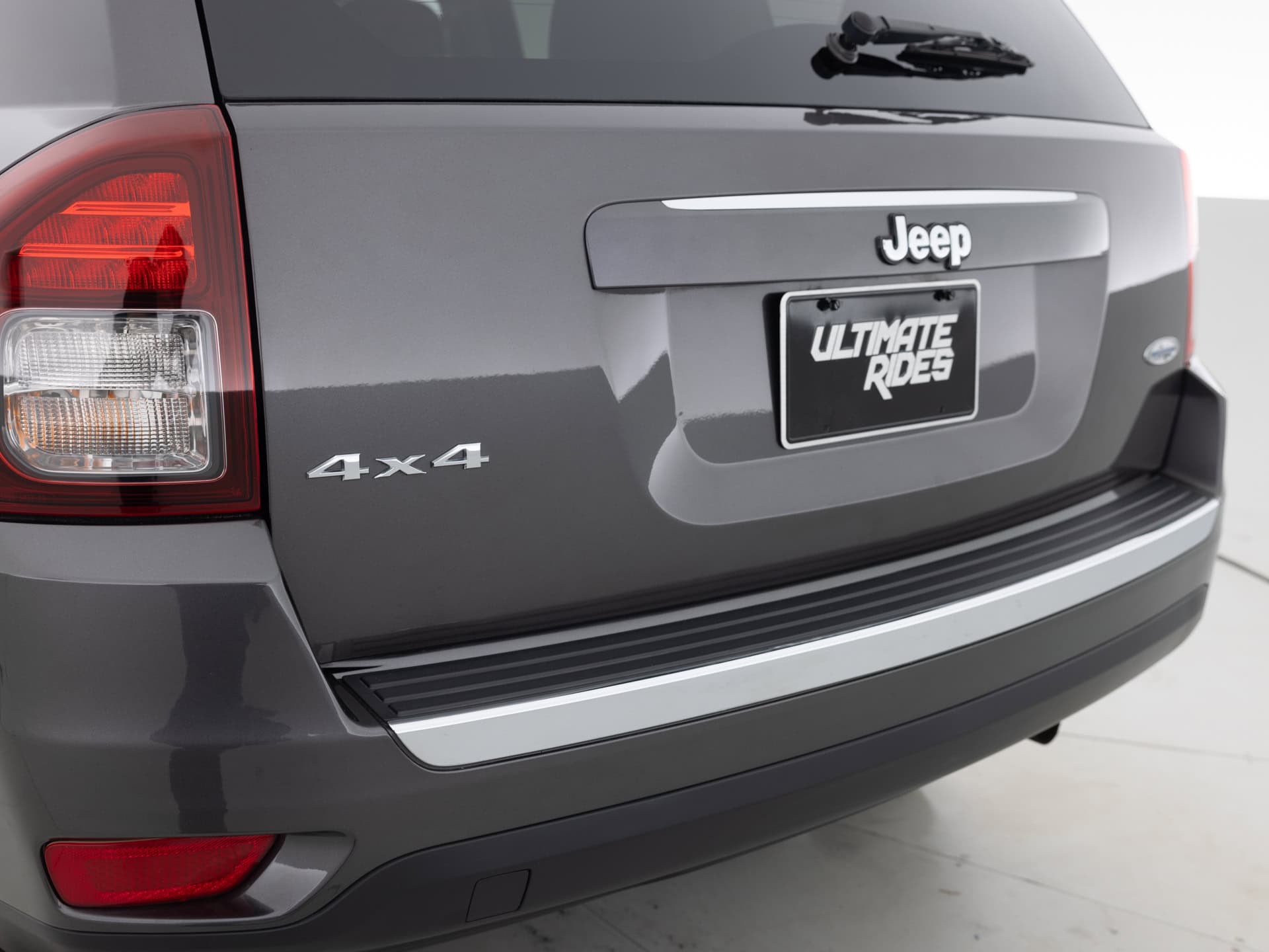 Used Gray Jeep Compass-6 for Sale