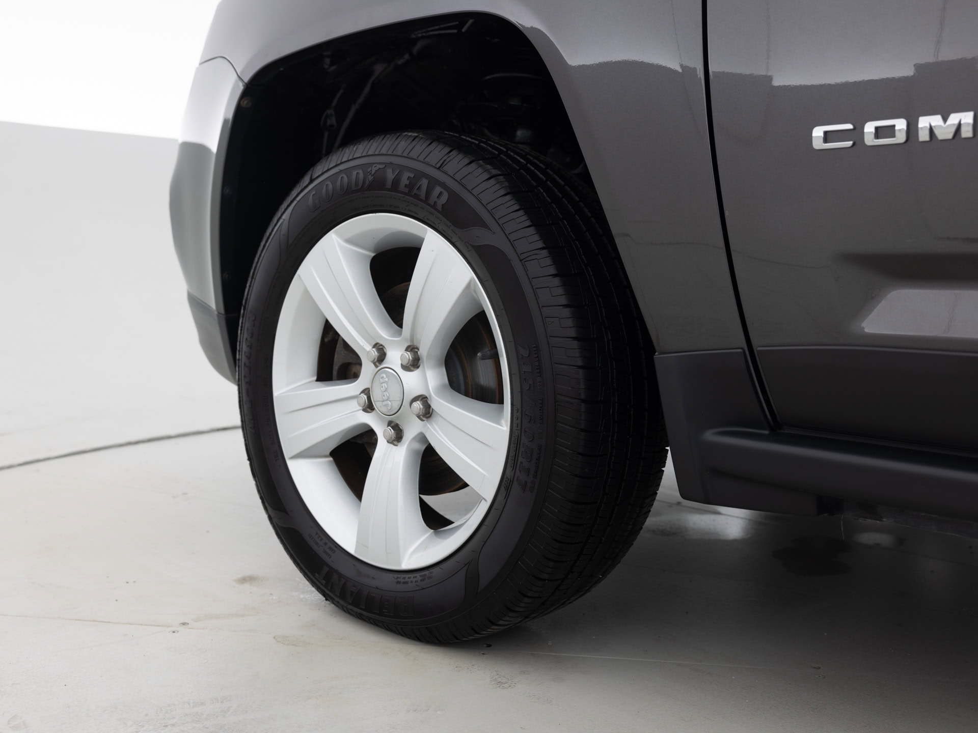 Used Gray Jeep Compass-7 for Sale