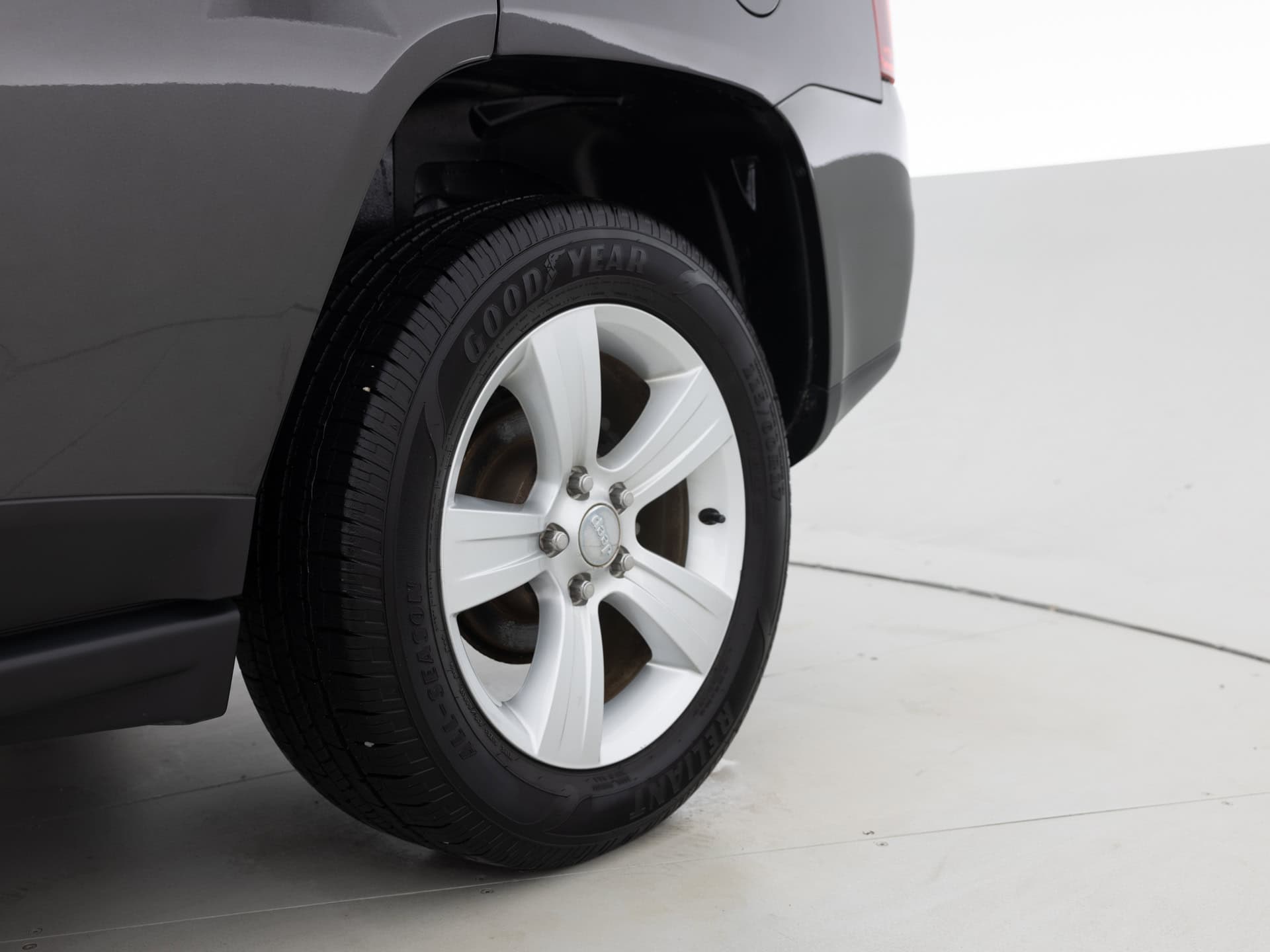 Used Gray Jeep Compass-8 for Sale