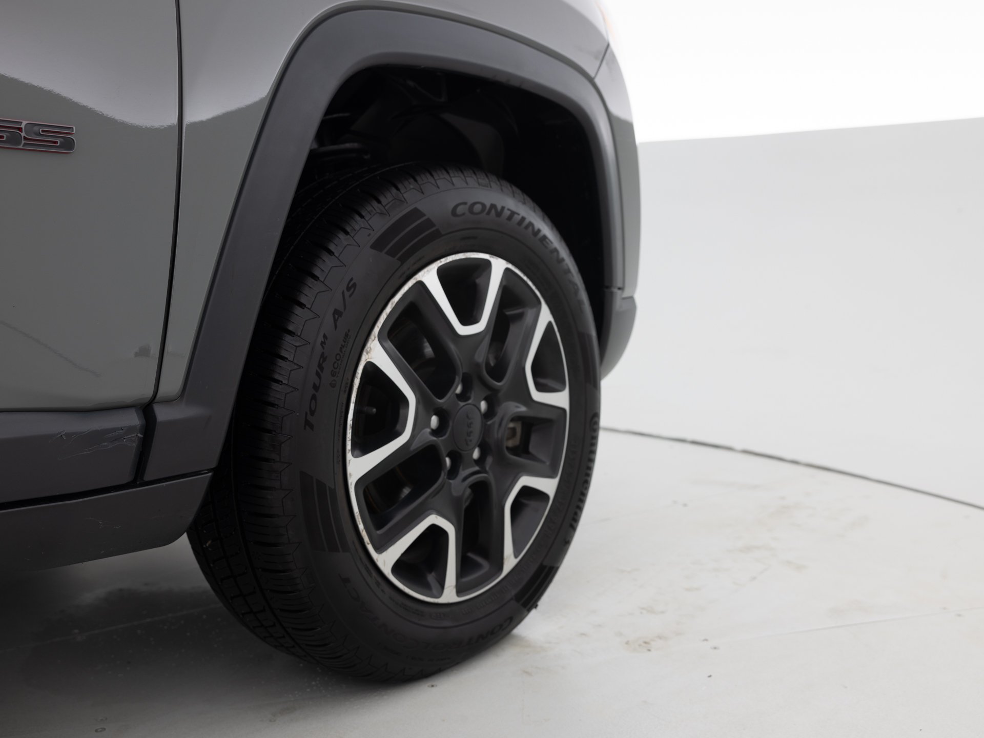 gray jeep compass trailhawk 12