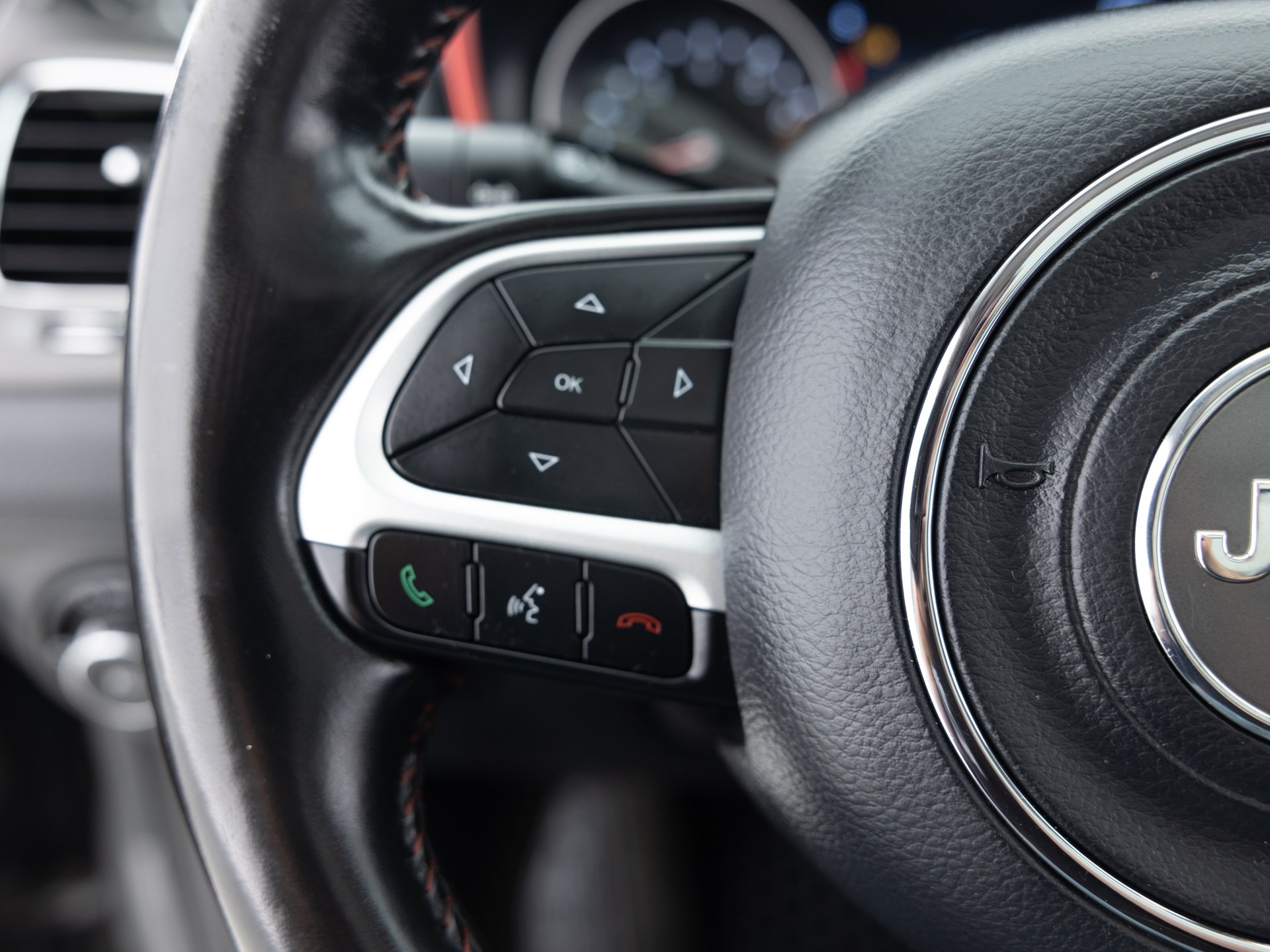 gray jeep compass trailhawk 31