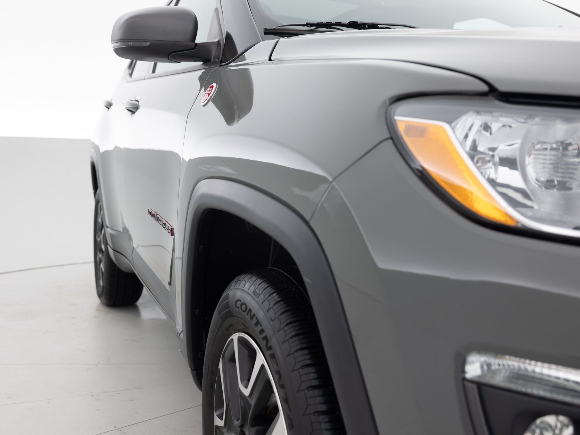 gray jeep compass trailhawk 4