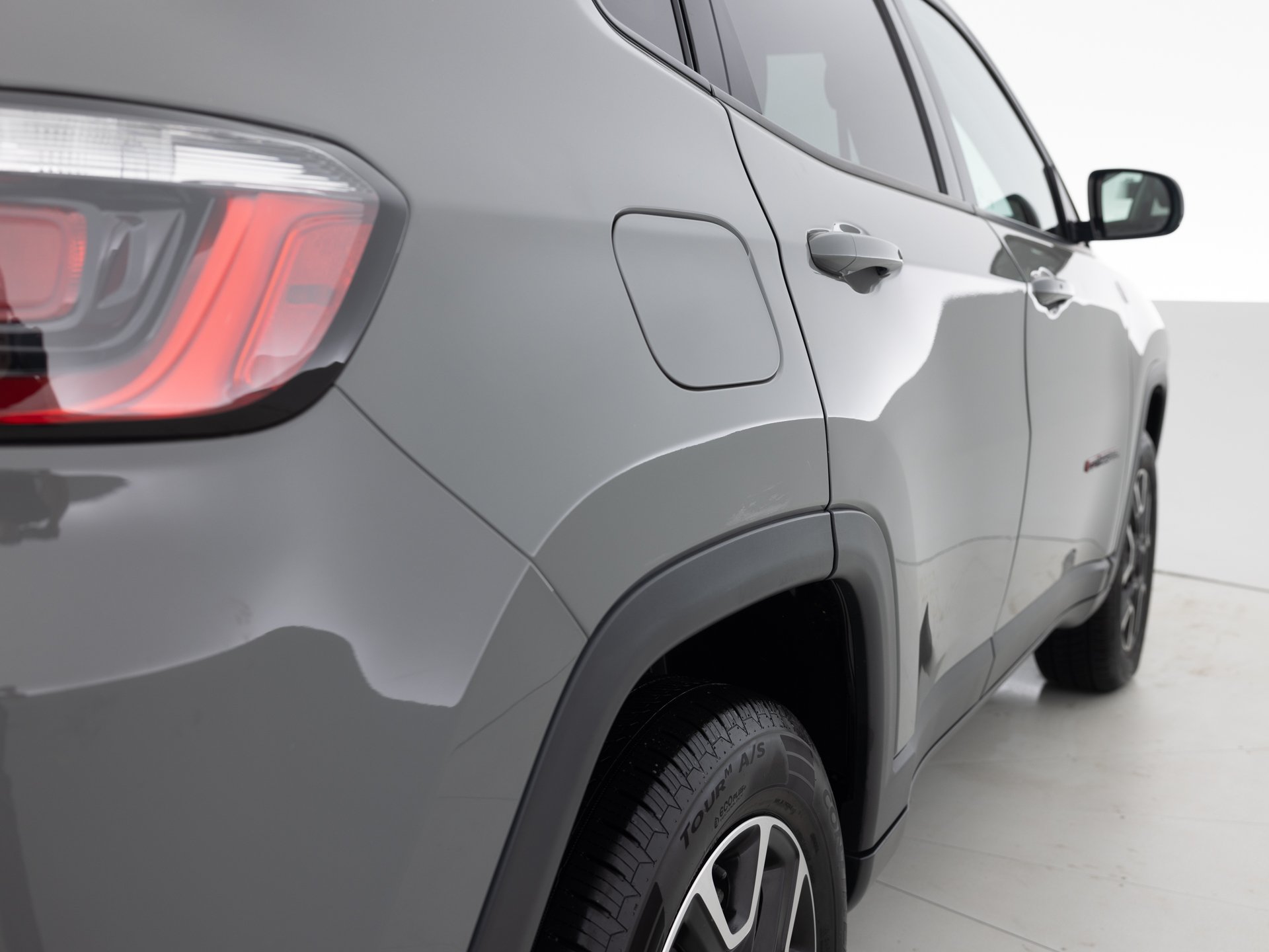 gray jeep compass trailhawk 5