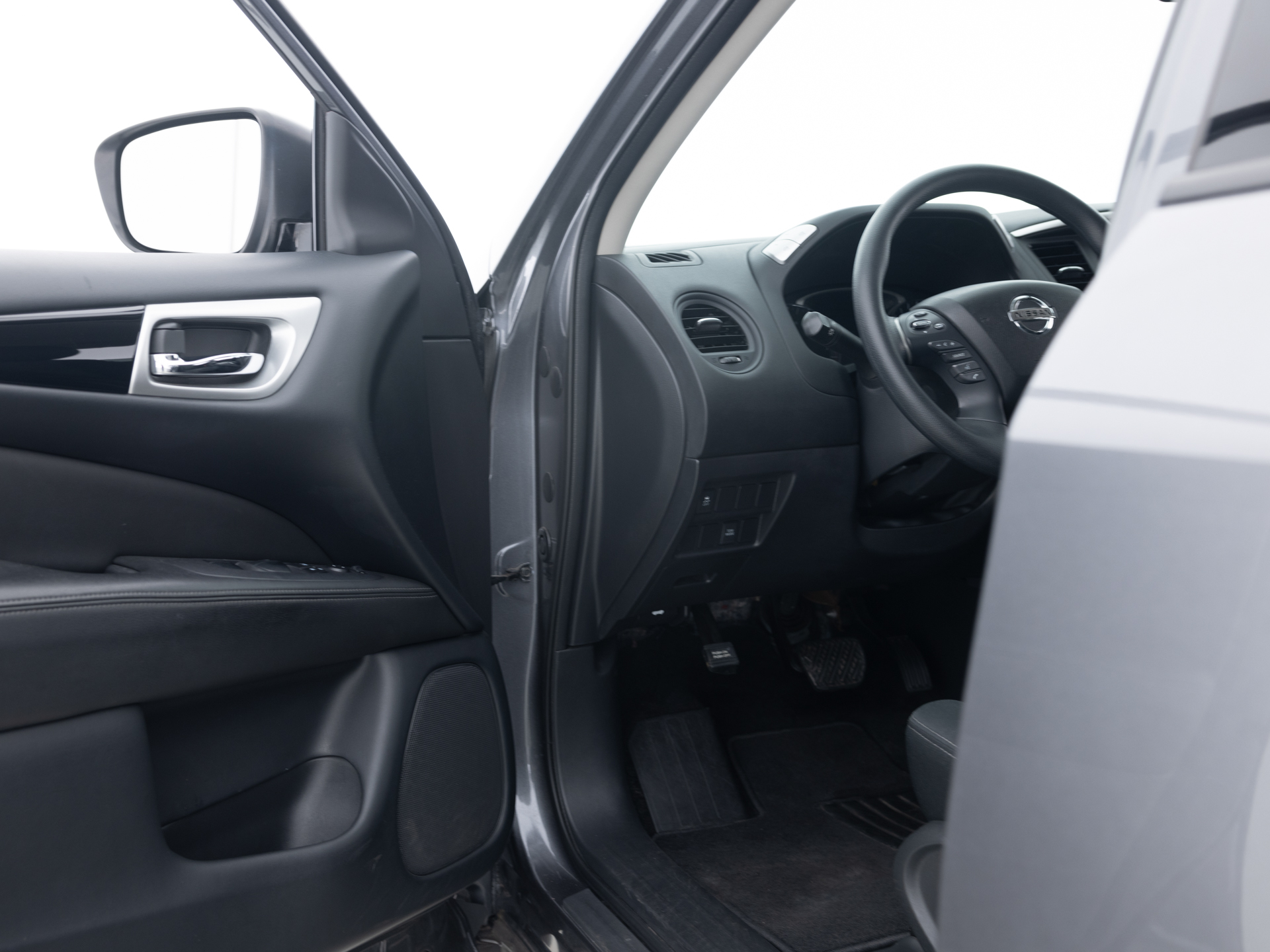 Used Gray Nissan Pathfinder S-16 for Sale
