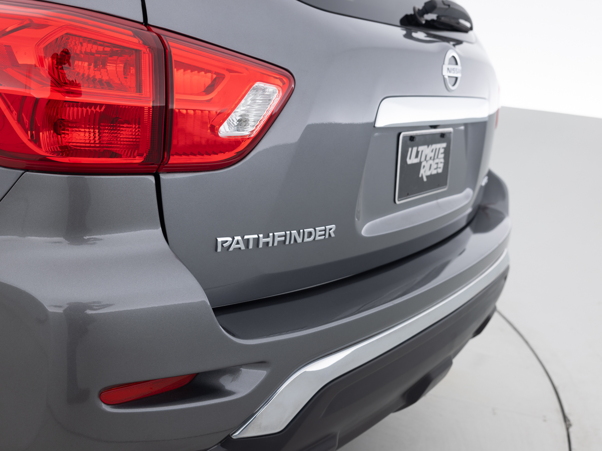 Used Gray Nissan Pathfinder S-8 for Sale