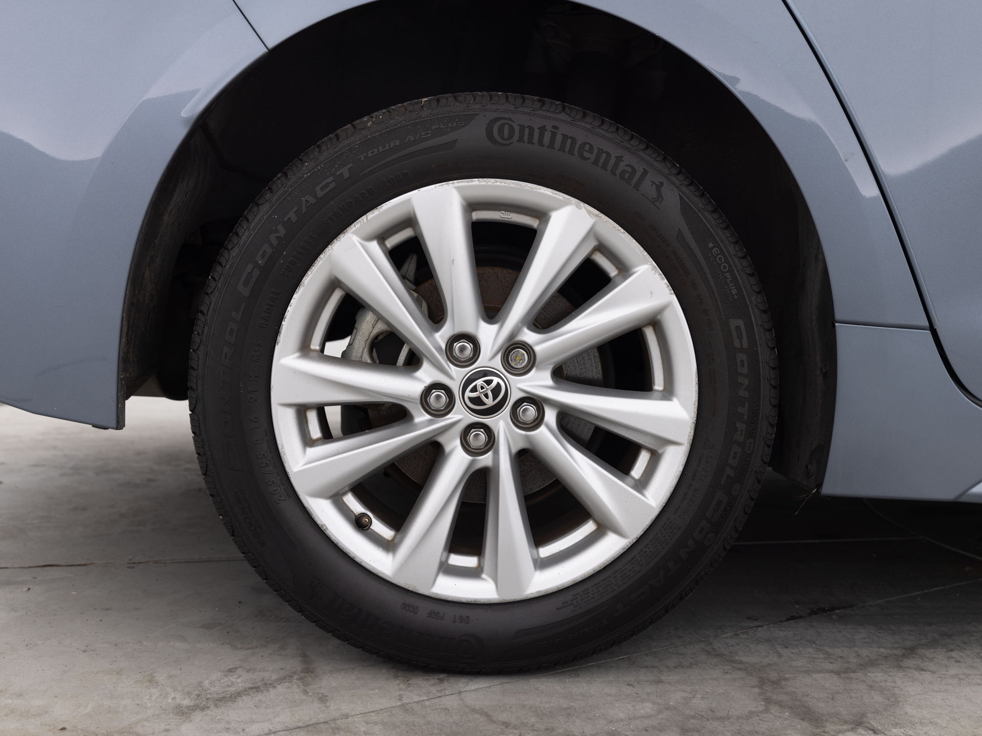 Used Gray Toyota Corolla LE-10 for Sale