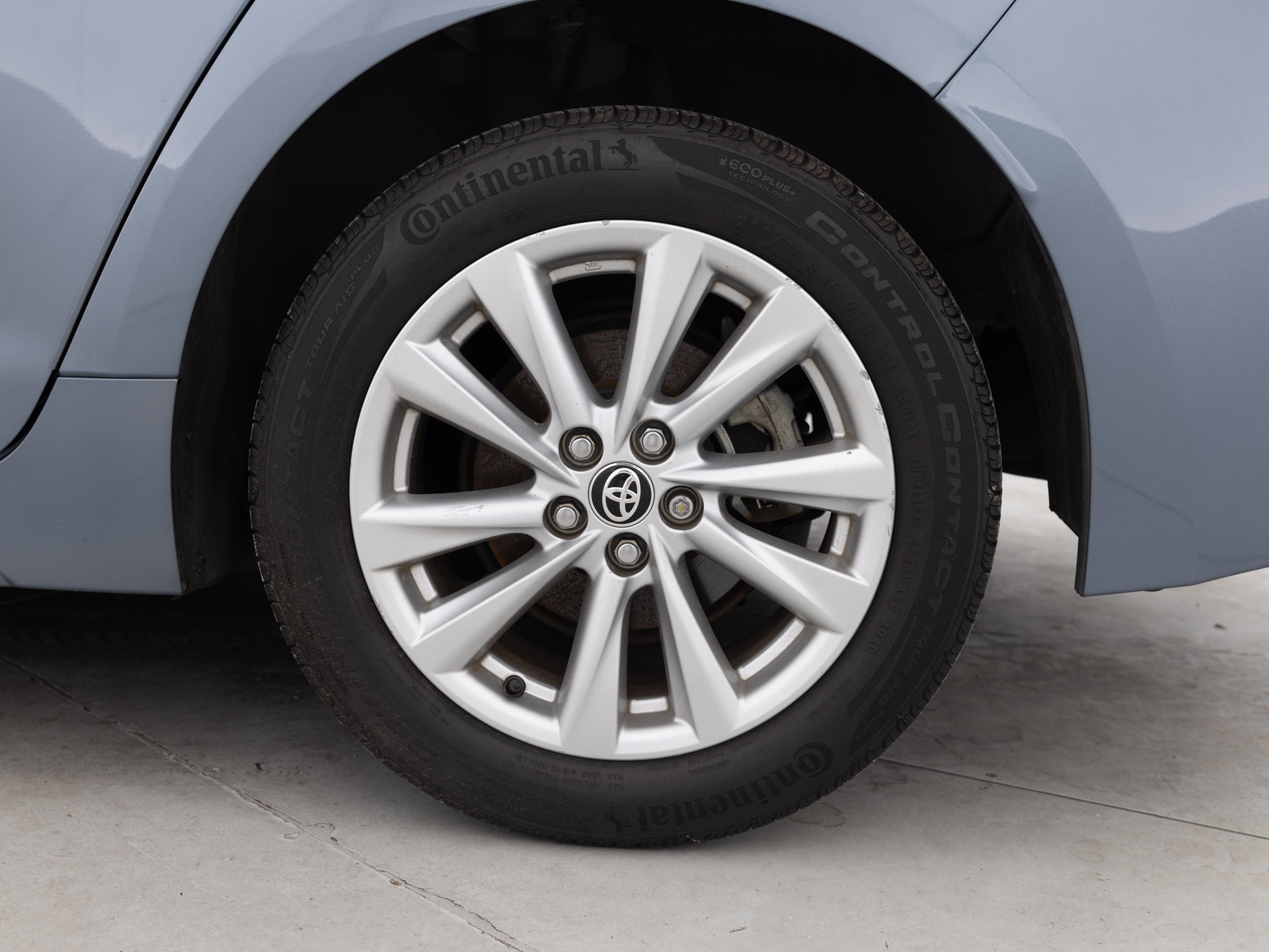 Used Gray Toyota Corolla LE-8 for Sale