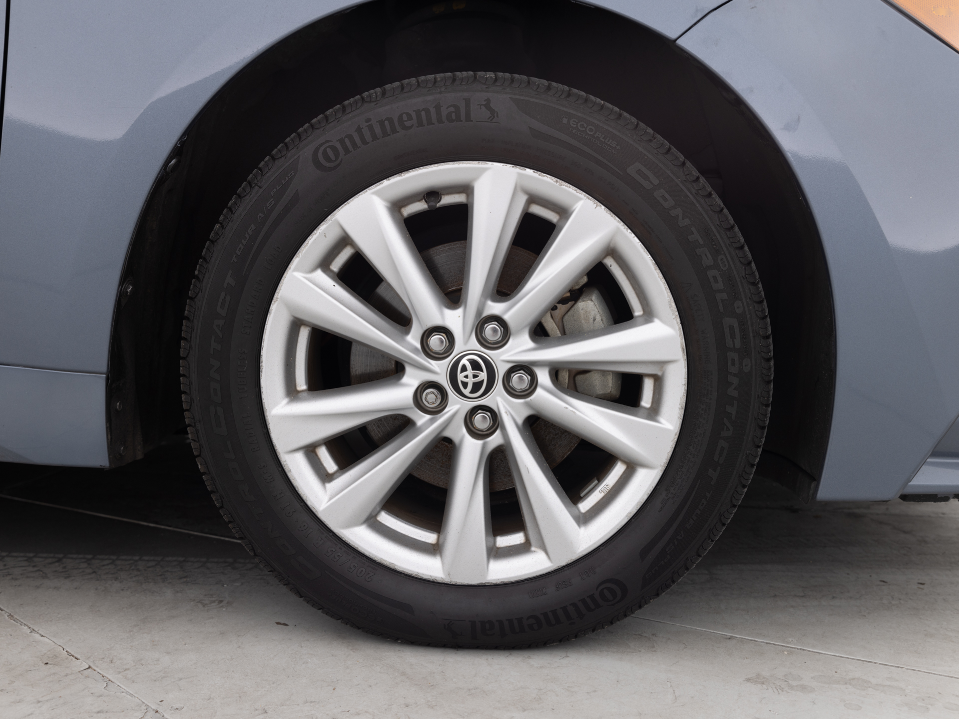 Used Gray Toyota Corolla LE-9 for Sale