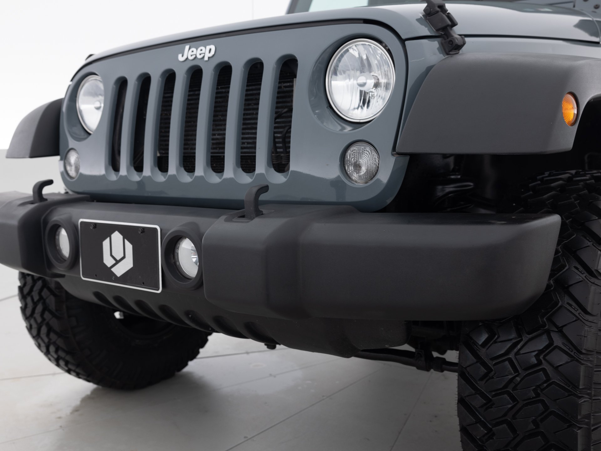 grey jeep wrangler sport 7