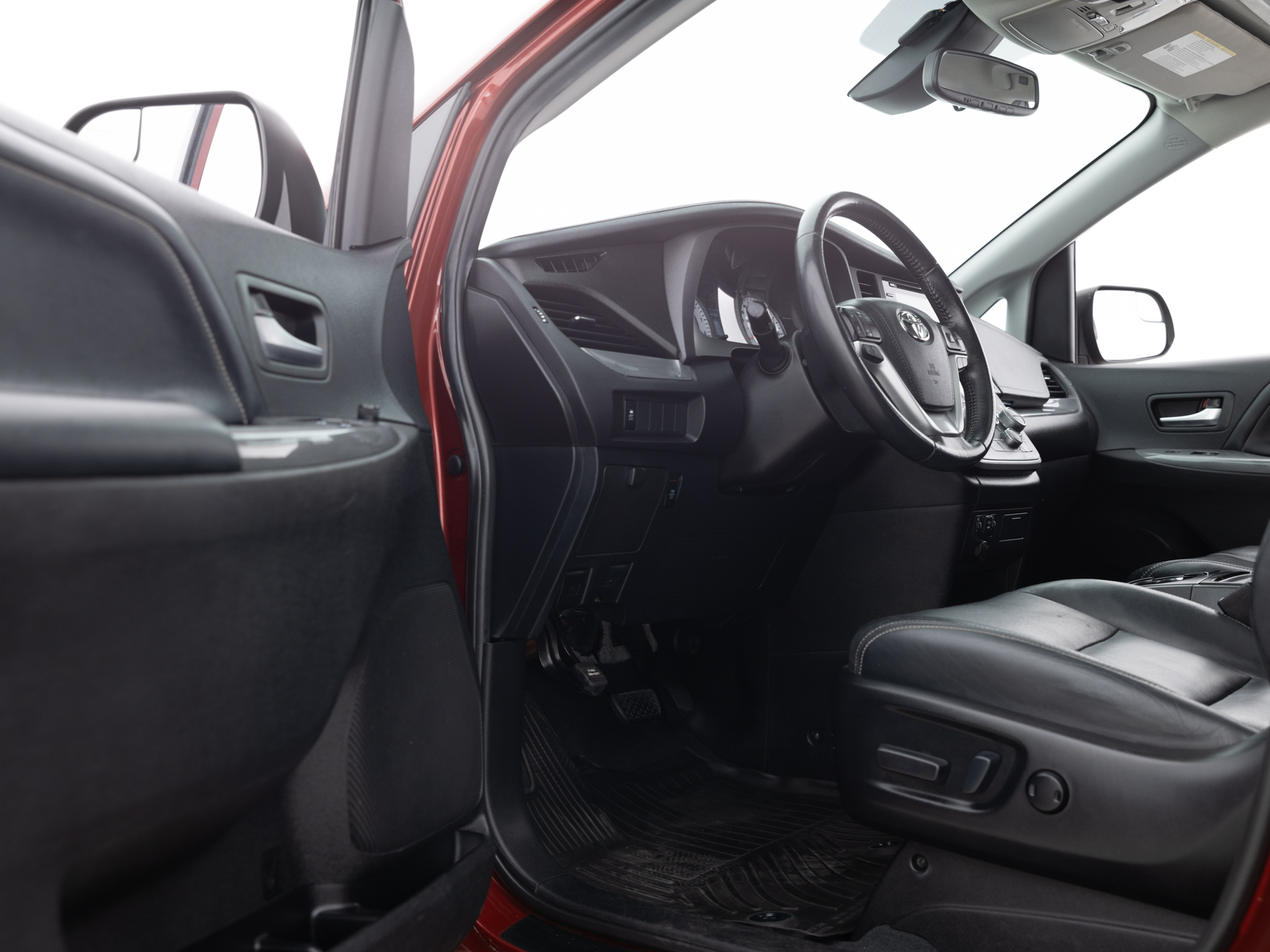 Used Marron Toyota Sienna SE-10 for Sale