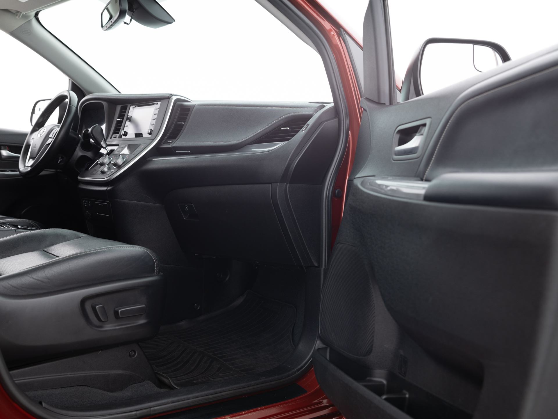 Used Marron Toyota Sienna SE-14 for Sale