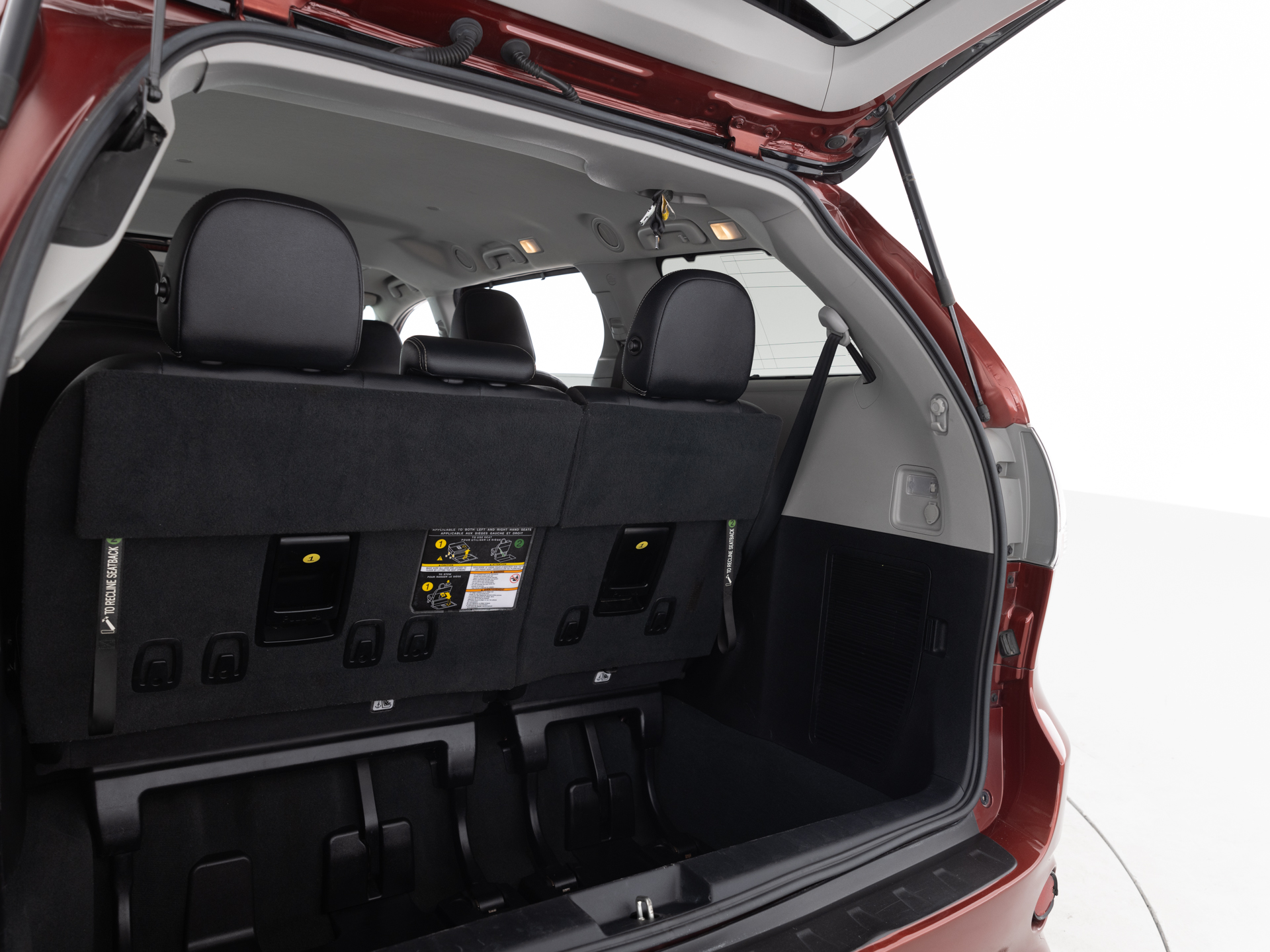Used Marron Toyota Sienna SE-26 for Sale