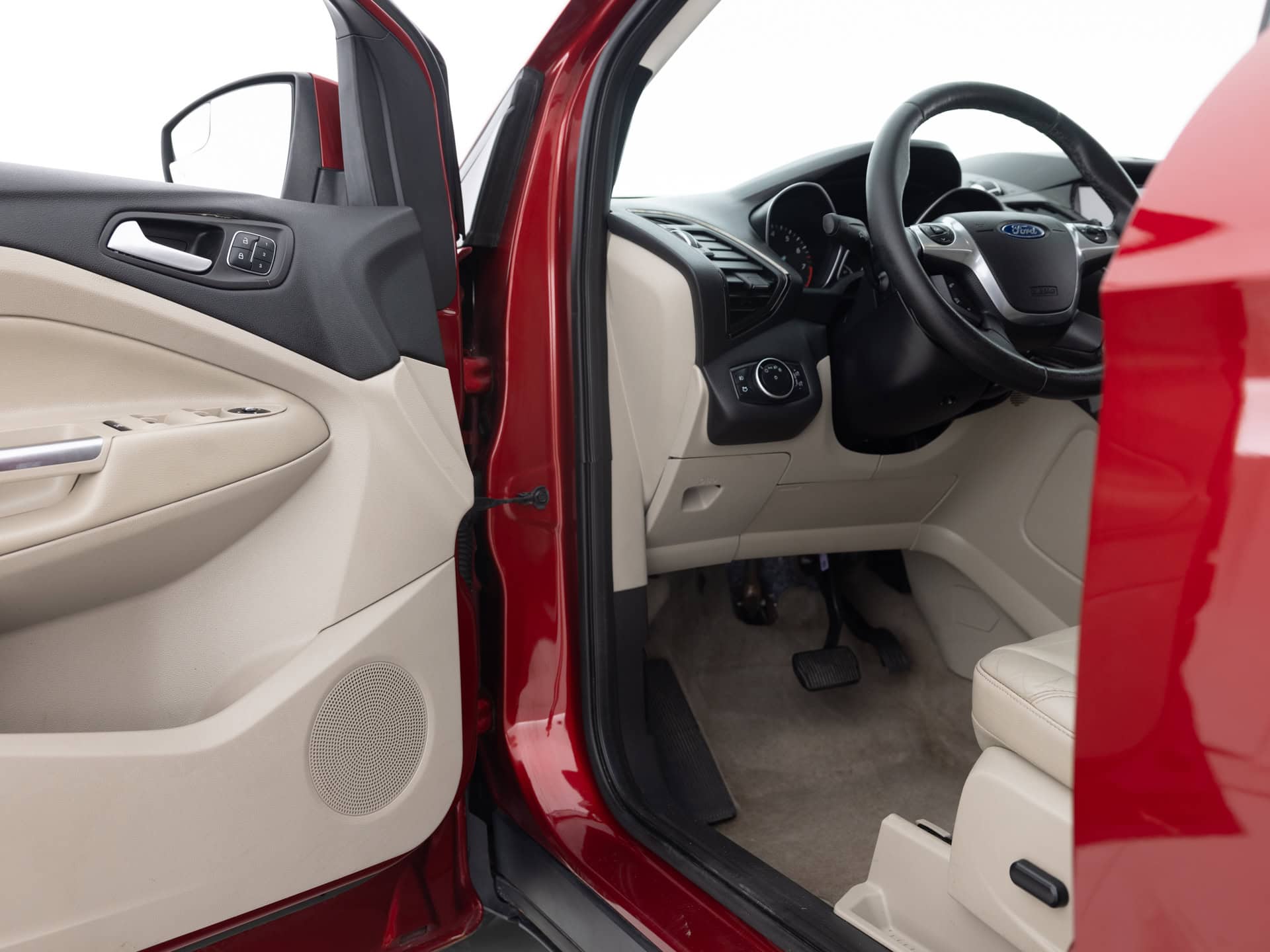 red ford escape titanium 16